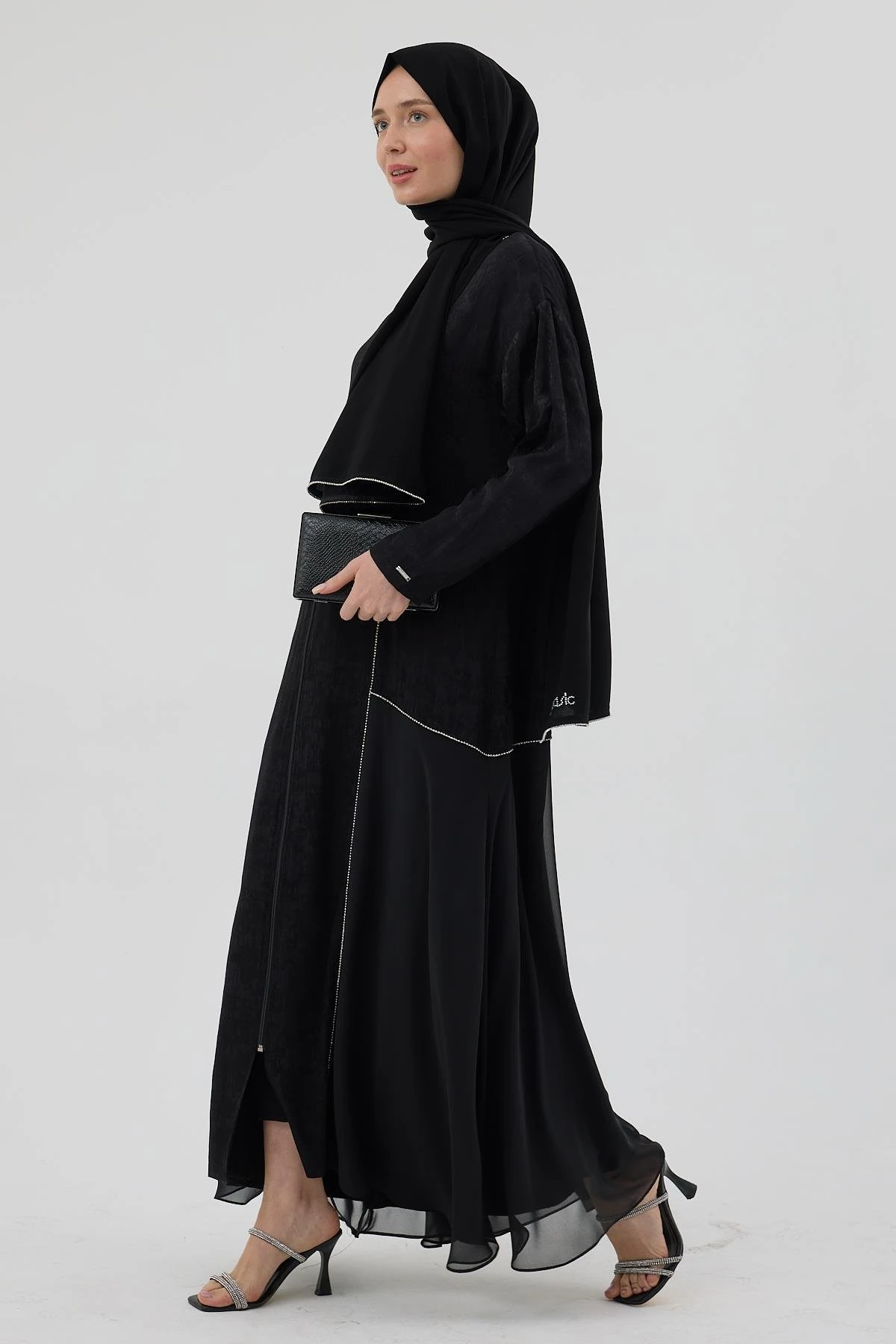 Kendinden Desenli Taş Şeritli Ferace