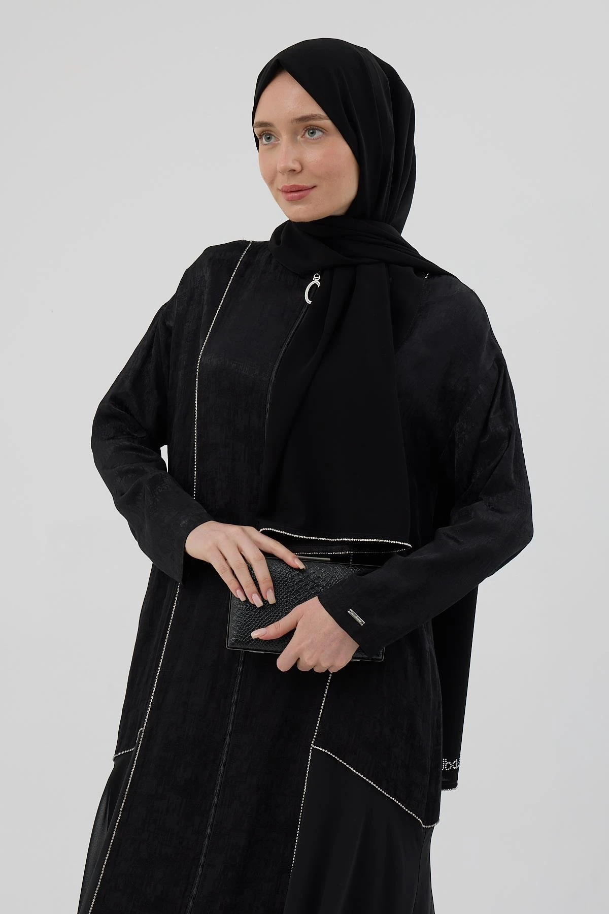 Kendinden Desenli Taş Şeritli Ferace