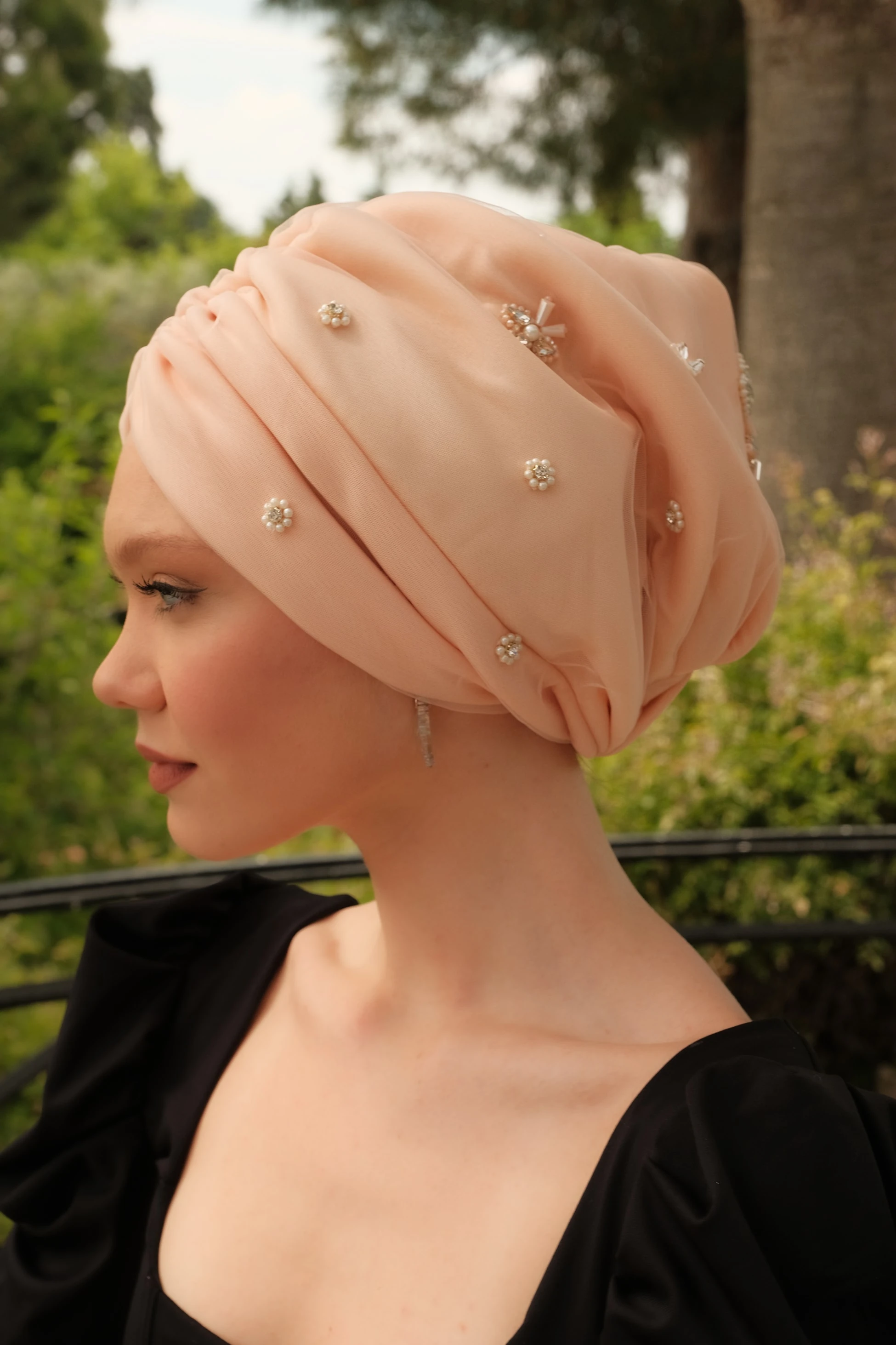 Qui İşlemeli Dolgulu Bone