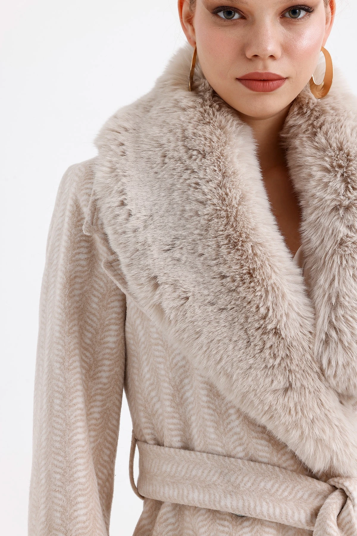 Peluş Detaylı Desenli Kaşmir Kaban