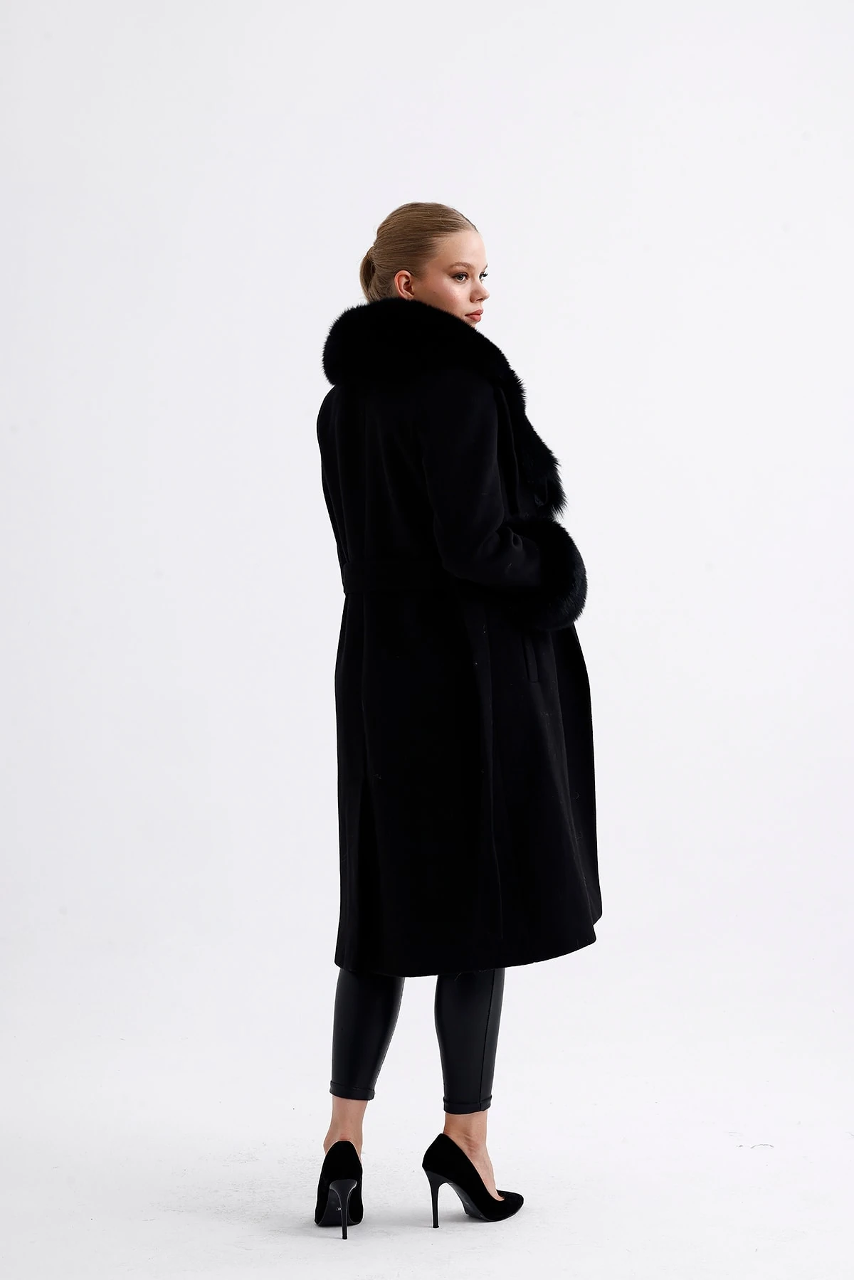 Kürk Detaylı Midi Boy Kaşmir Kaban