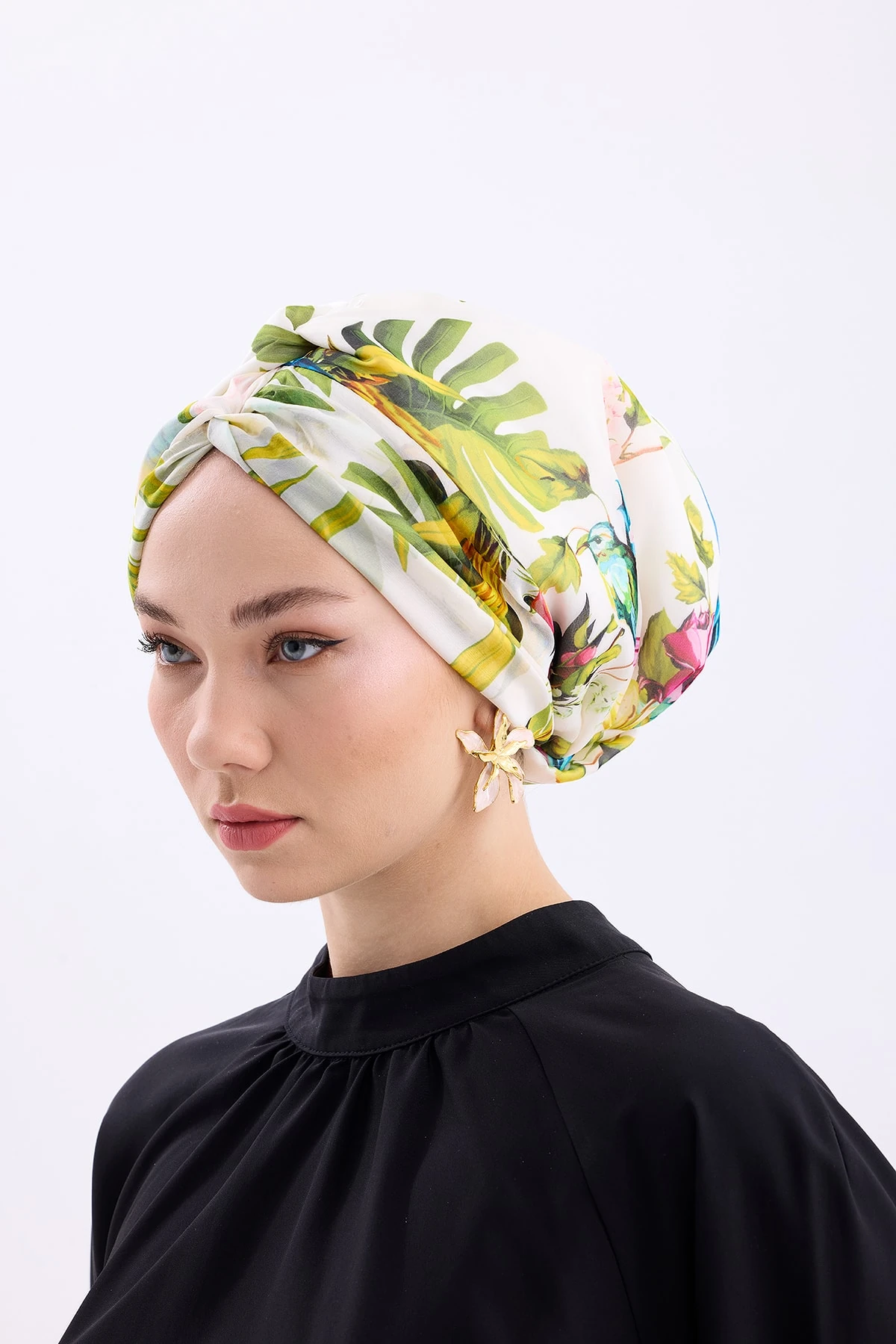 Beyaz Aşk Kuşu Dolgulu İpek Bone