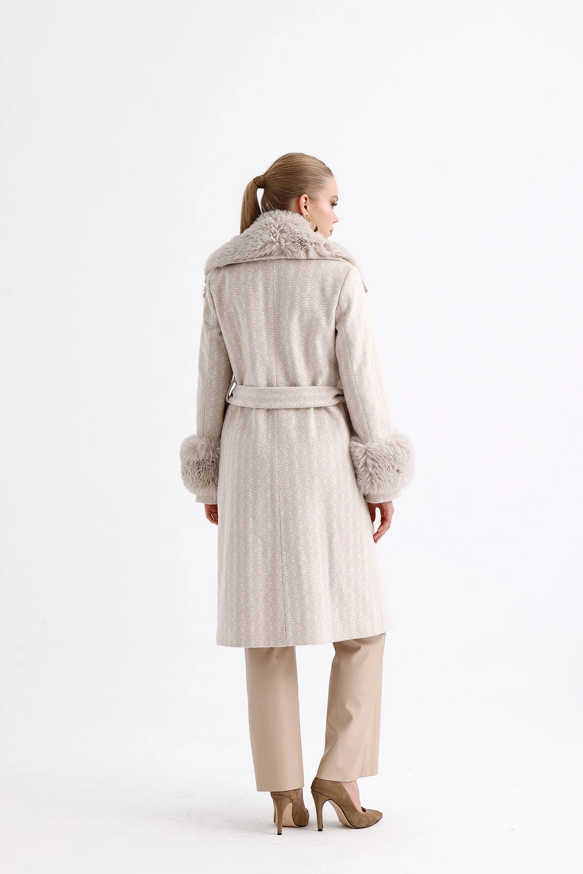 Peluş Detaylı Desenli Kaşmir Kaban