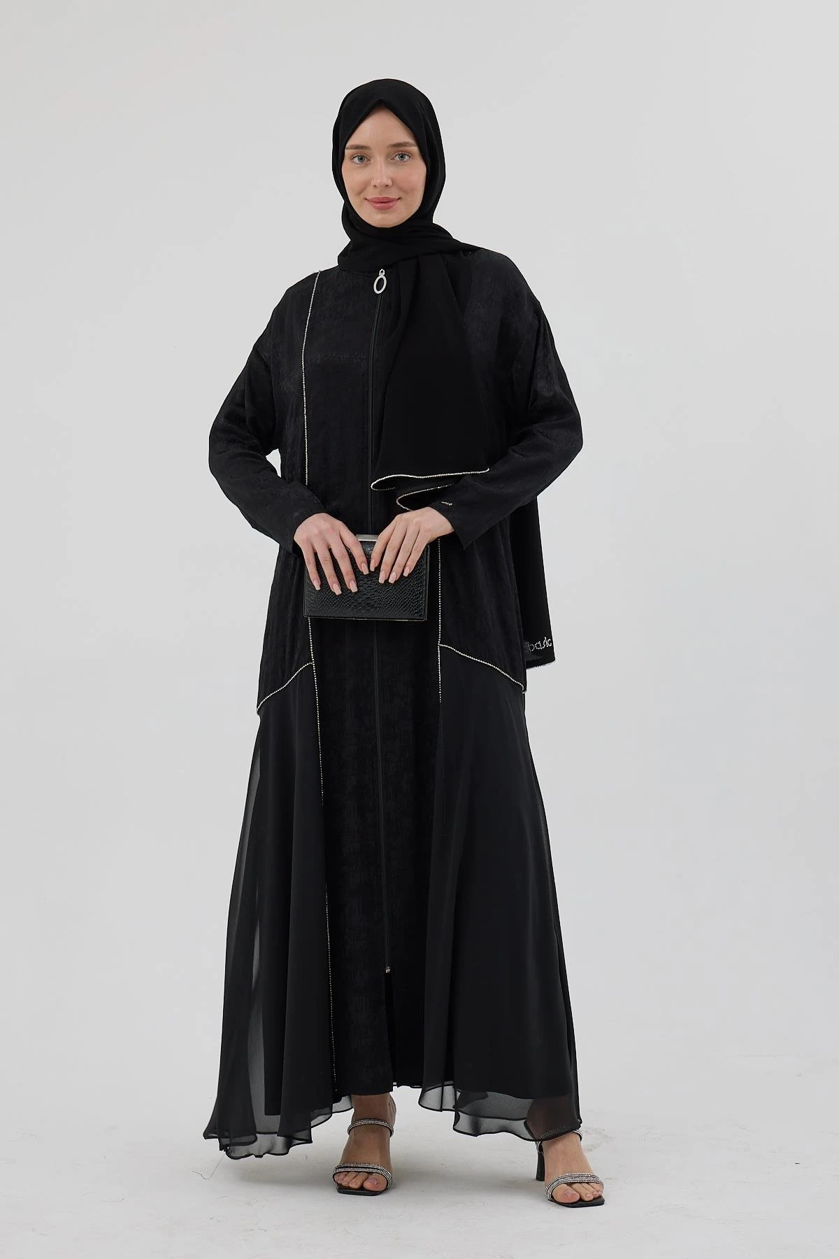 Kendinden Desenli Taş Şeritli Ferace