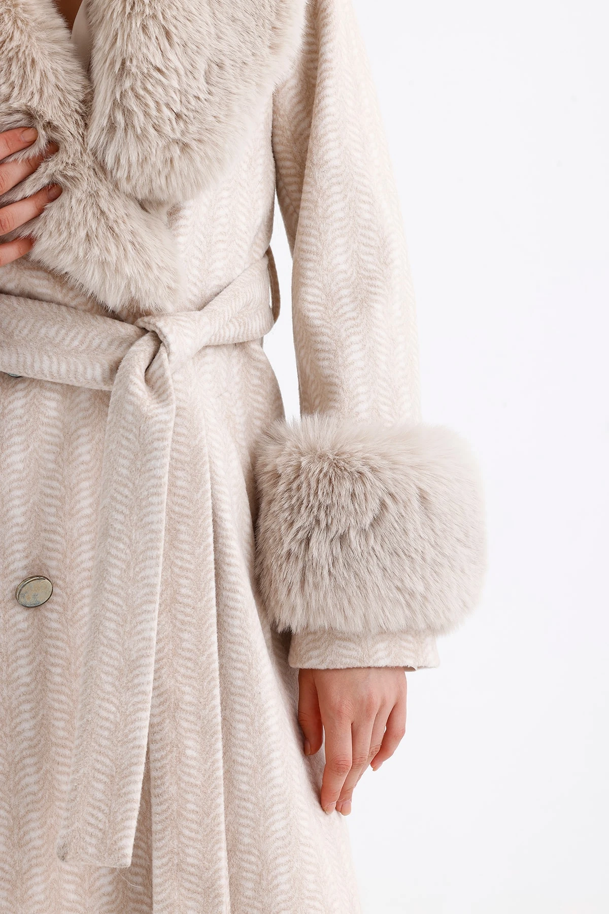 Peluş Detaylı Desenli Kaşmir Kaban