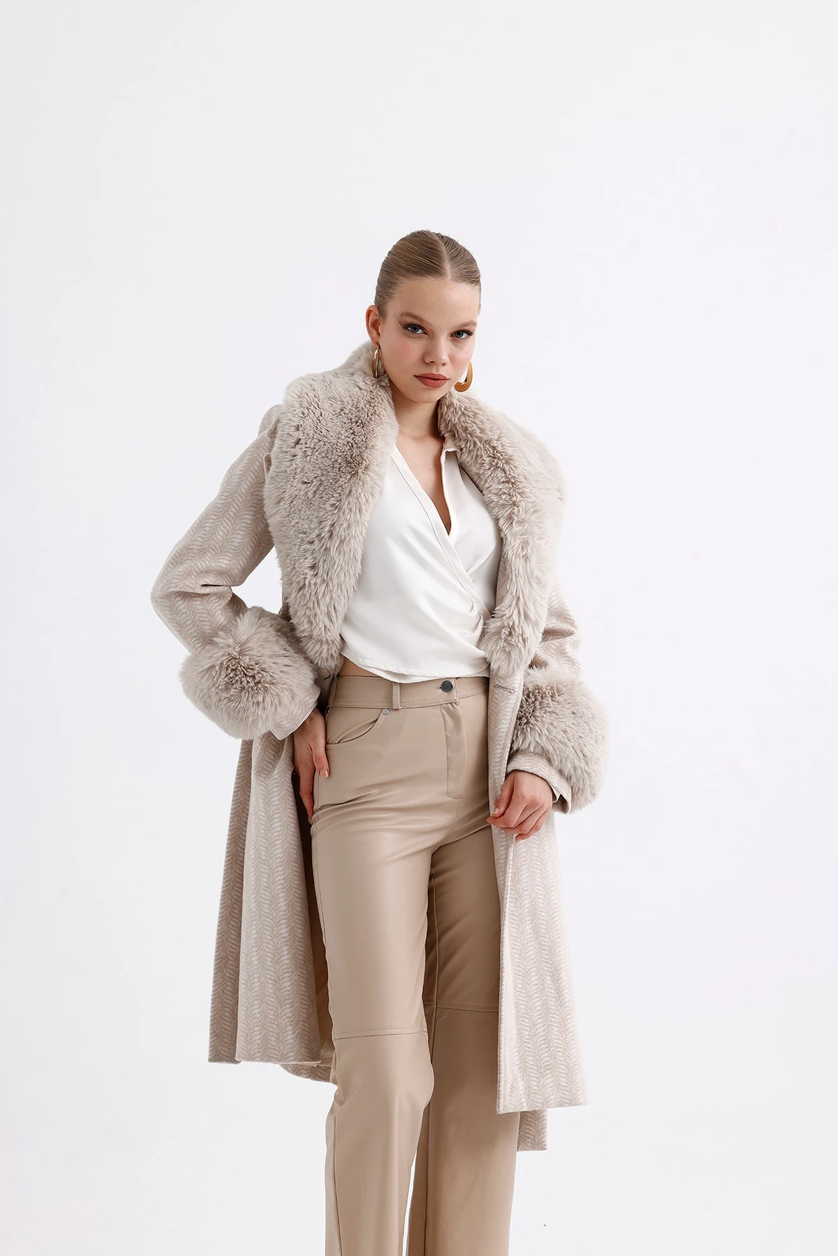 Peluş Detaylı Desenli Kaşmir Kaban