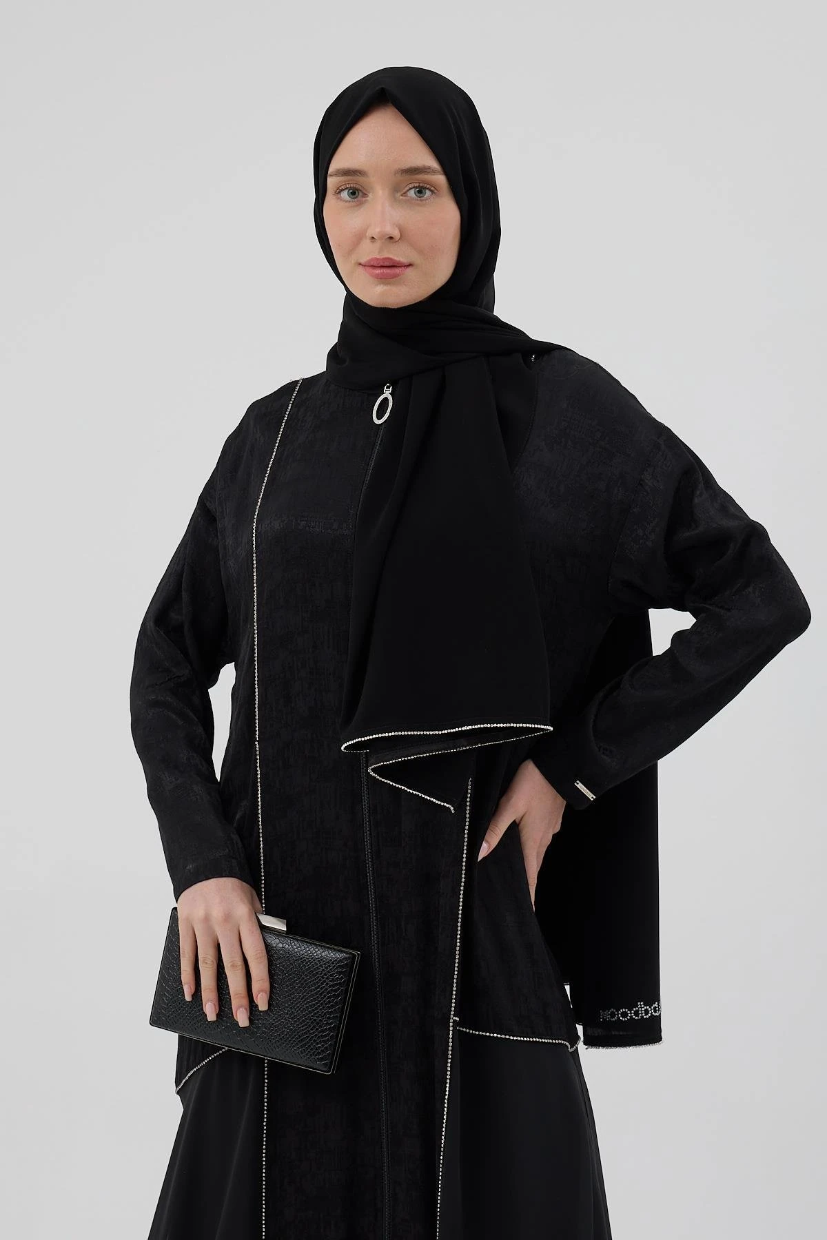 Kendinden Desenli Taş Şeritli Ferace