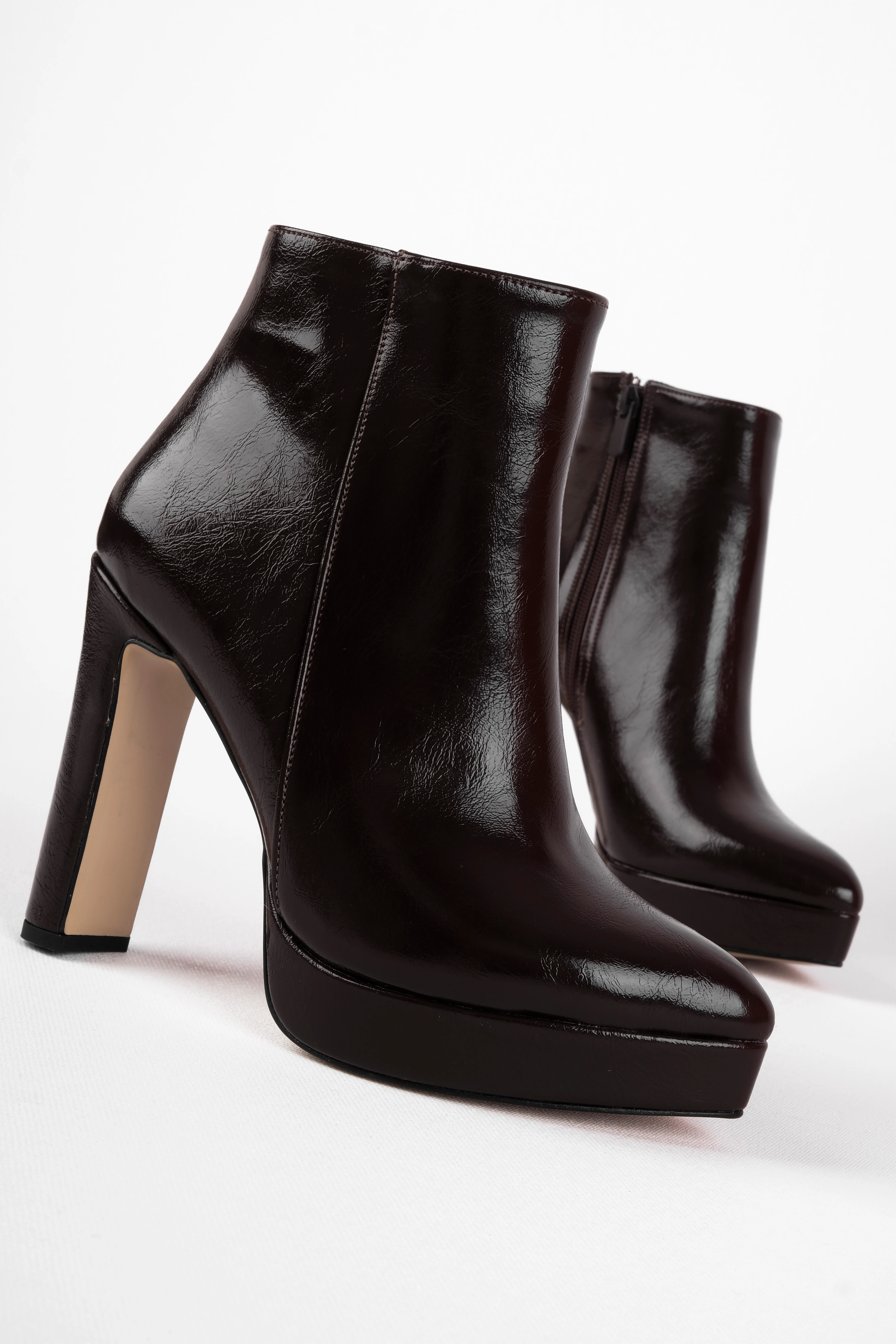 Camellia Kadın Yandan Dikiş Detaylı Sivri Burun Platform Topuklu Bot (B4236)