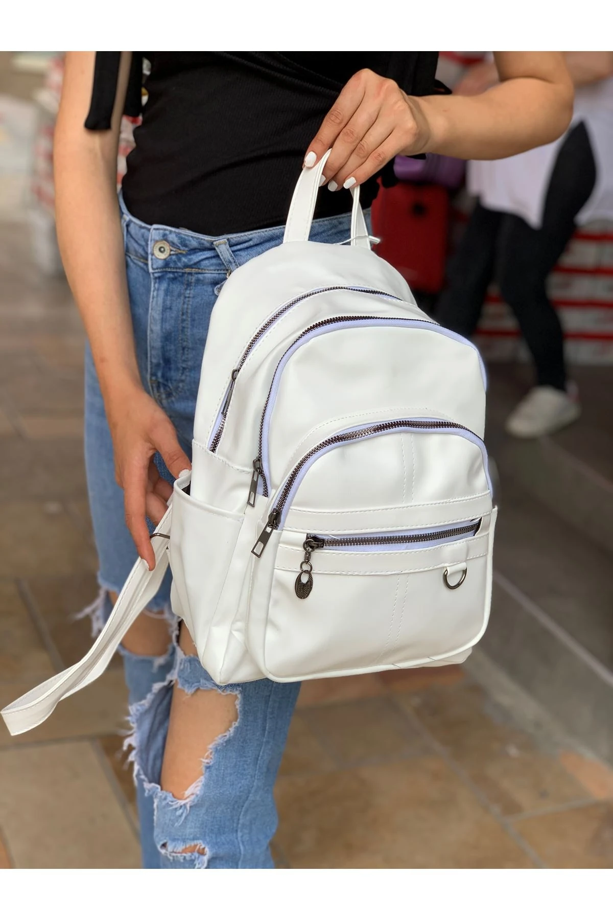 ÖNÜ DİKİŞLİ SIRT ÇANTASI