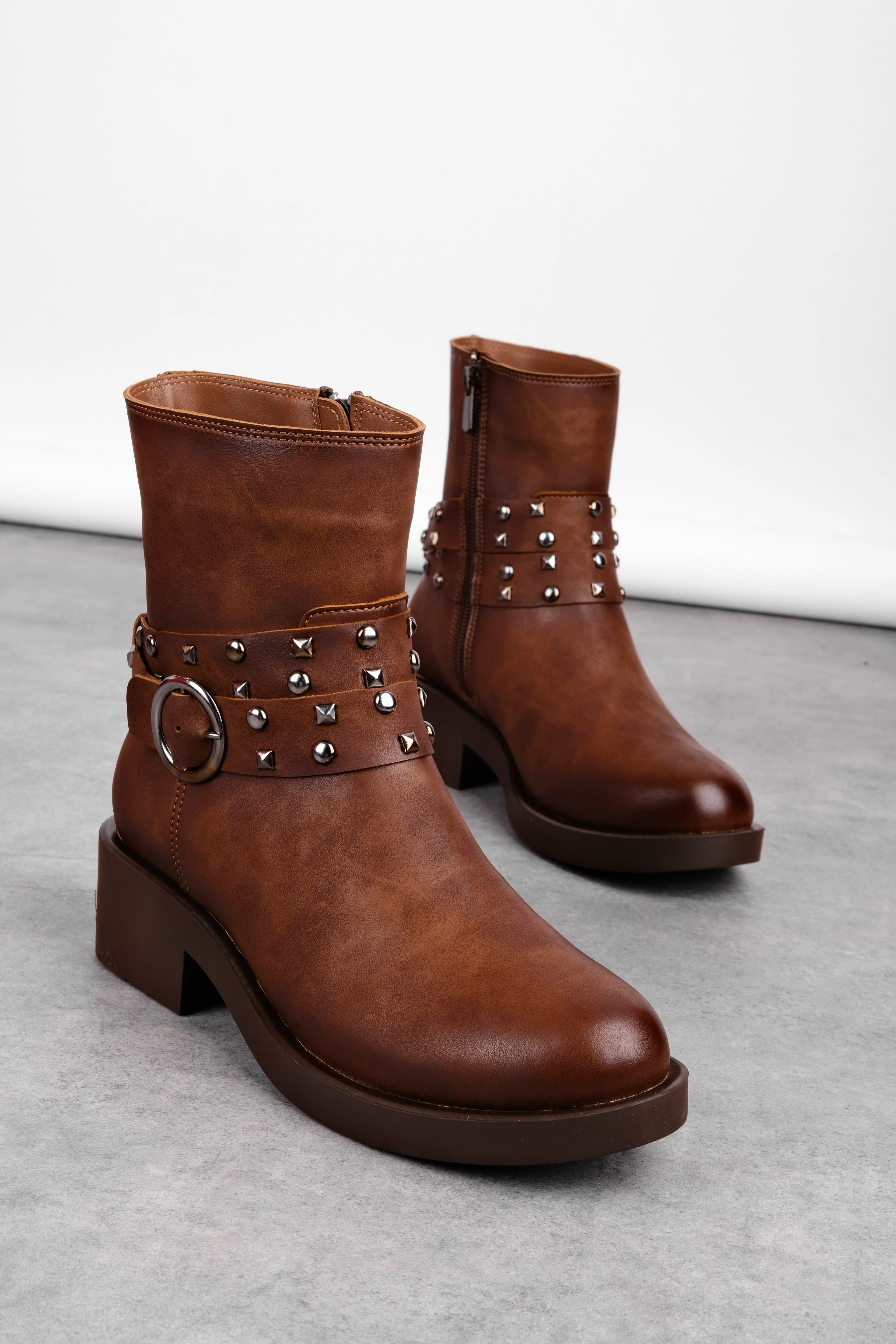 Literat Kadın Kemer Tokalı Zımba Detaylı Topuklu Bot 4299 - Taba