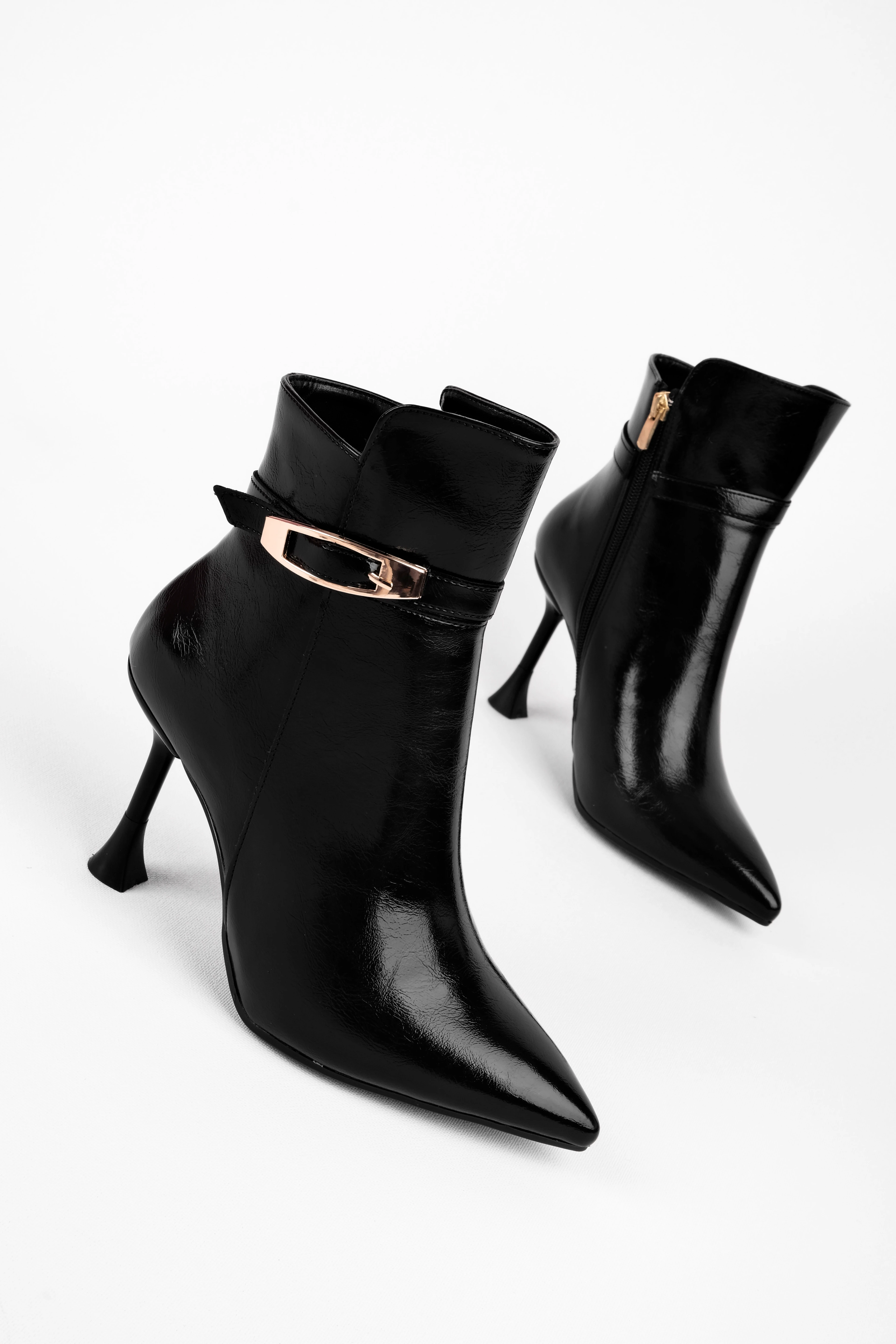 Building Kadın Gold Toka Detaylı Sivri Burunlu İnce Topuklu Bot B4284 - R.SİYAH