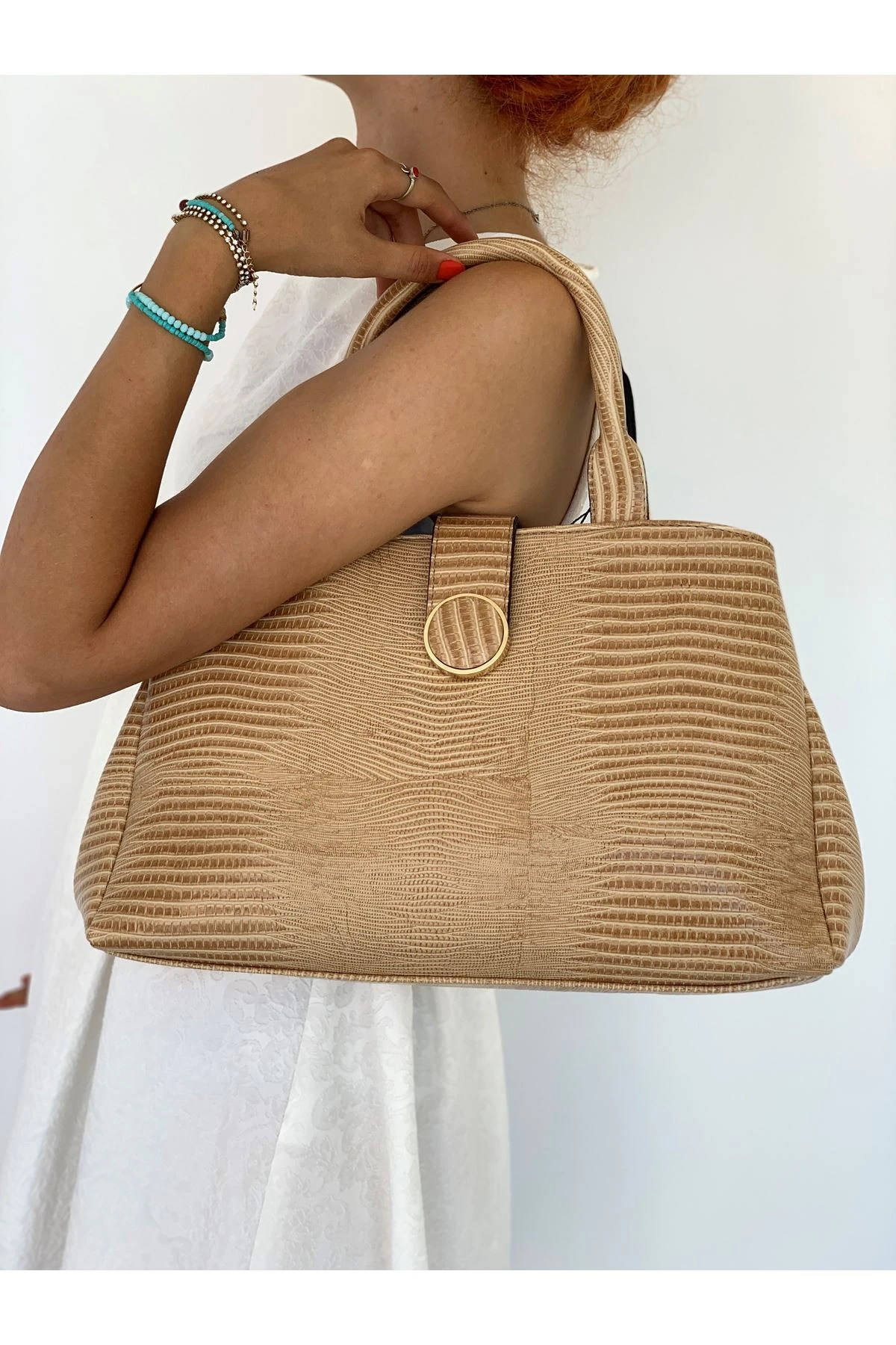 Düğmeli Büyük El Çantası