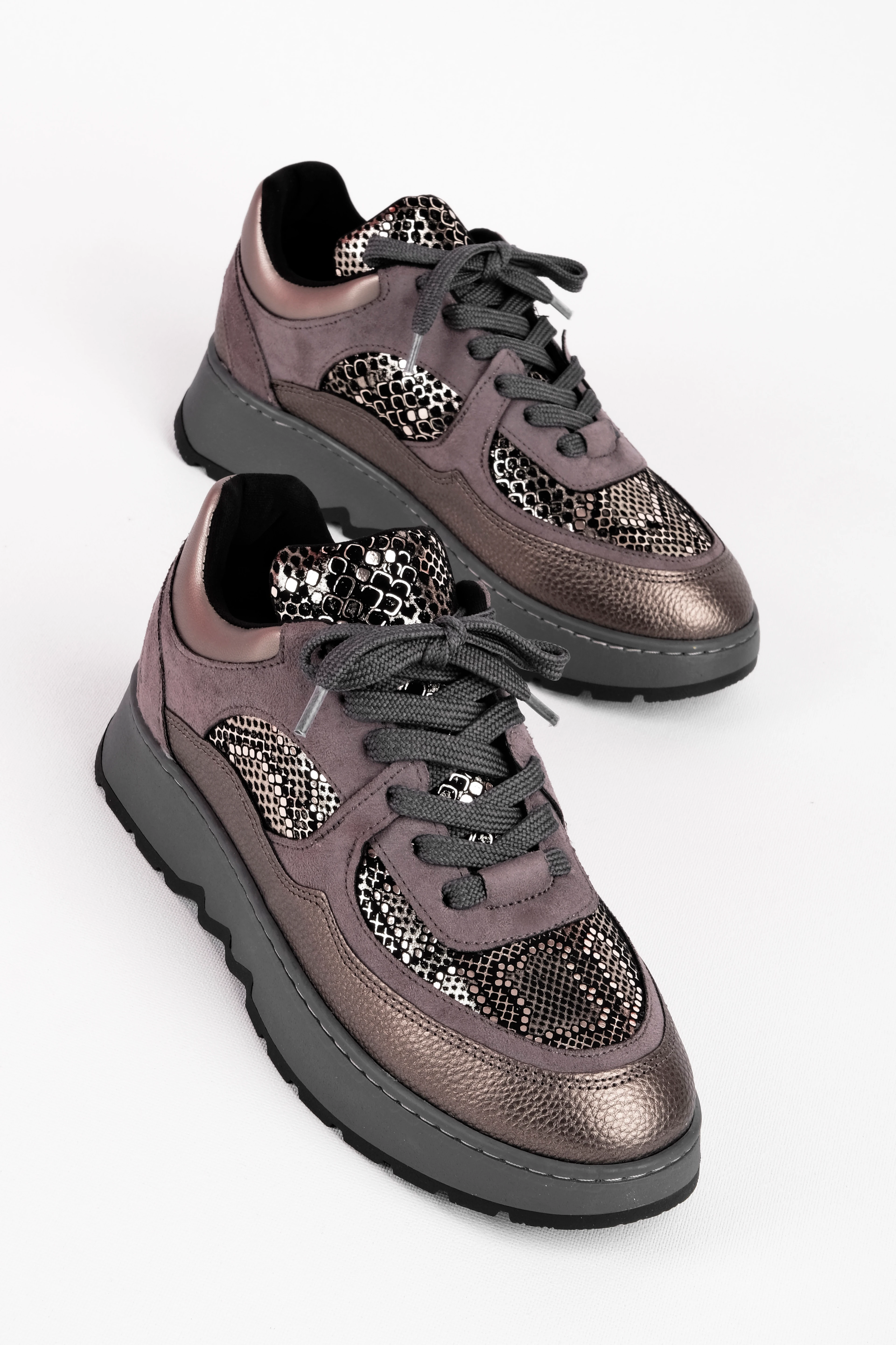 Nominate Kadın Nubuk Detaylı Bağcıklı Yüksek Tabanlı Spor Ayakkabı 4259