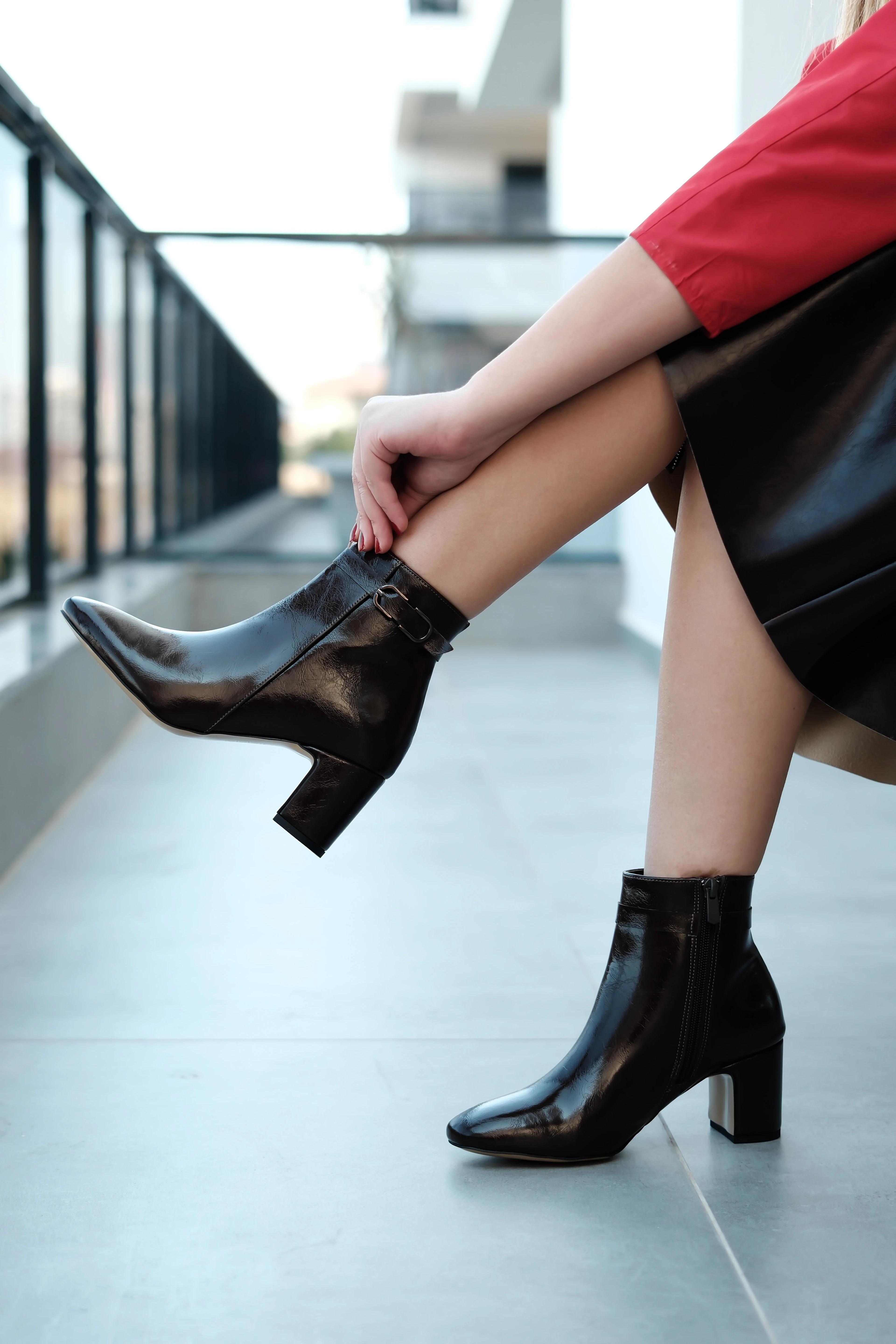 Quince Kadın Bant Ve Yanından Topu Detaylı Topuklu Bot (B4239) - R.Kahverengi