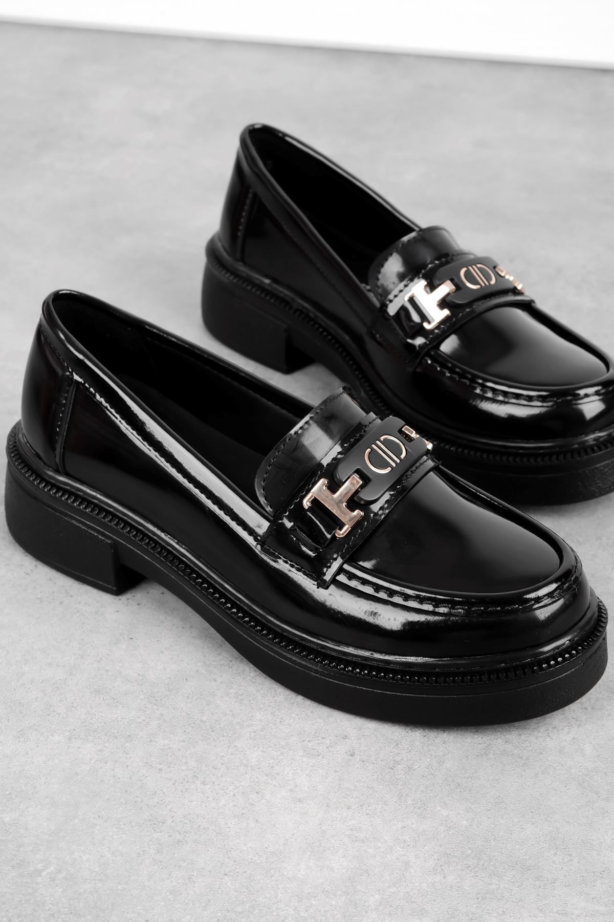 Remind Kadın Gold Toka Detaylı Loafer Ayakkabı