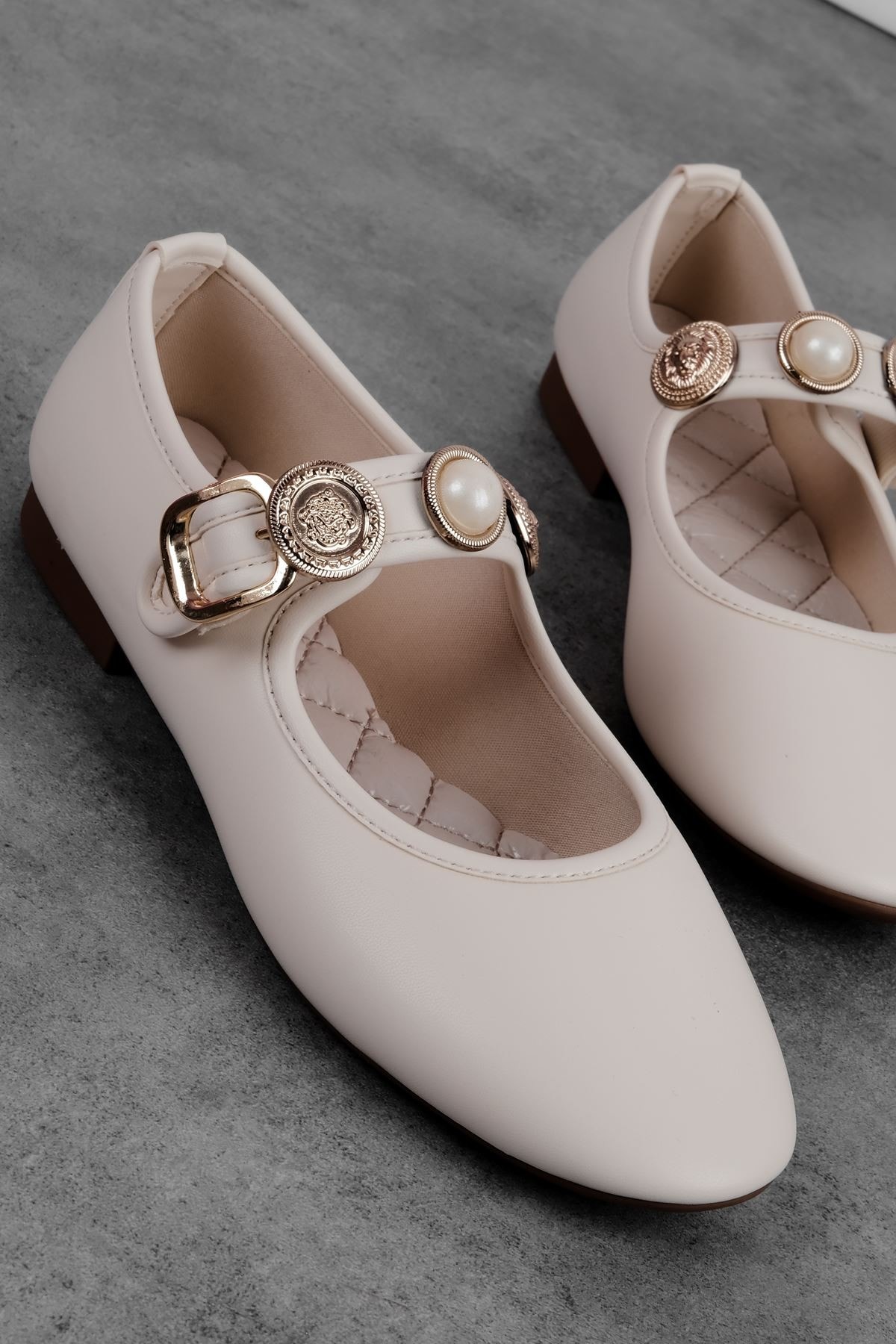 Palermo Kadın Tek Bantlı Yuvarlak Figür Detaylı Babet