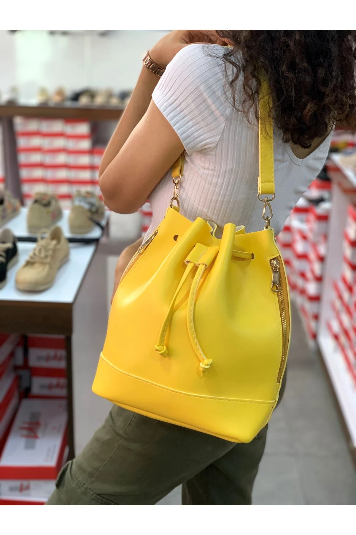 BÜZGÜLÜ BAYAN KOL ÇANTASI