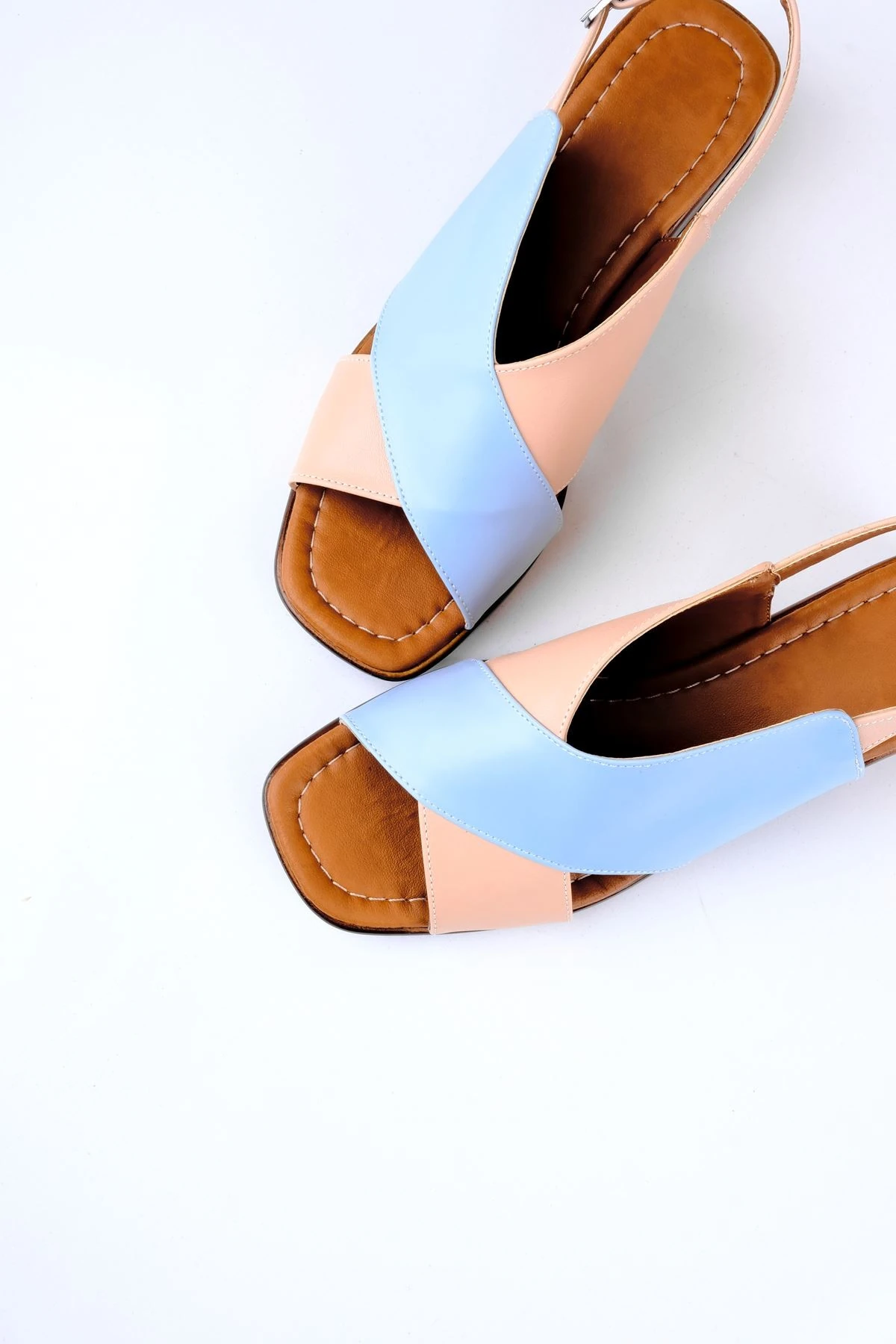 Nagite Kadın Çift Renk Çapraz Detaylı Topuklu Ayakkabı