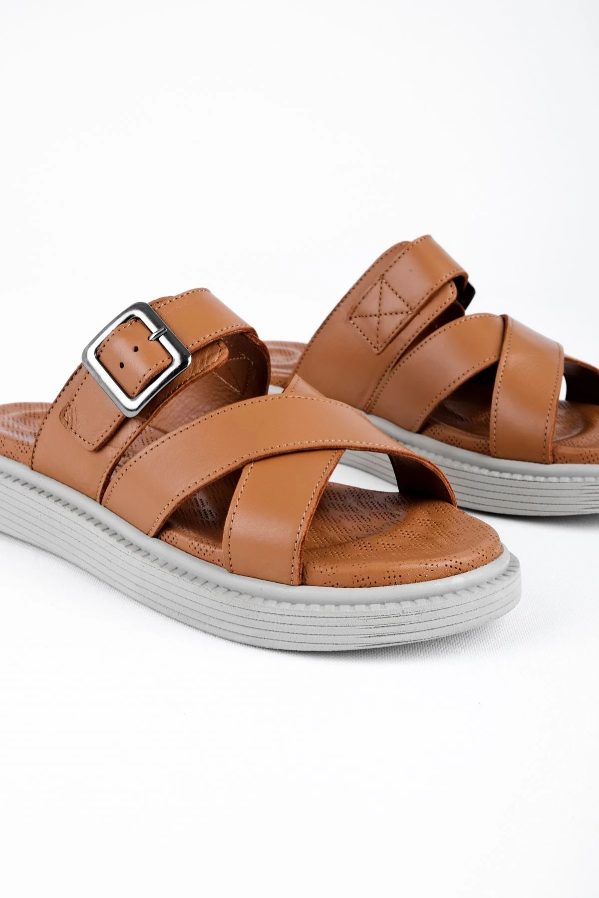 Rolve Kemer Detaylı Kadın Hakiki Deri Terlik