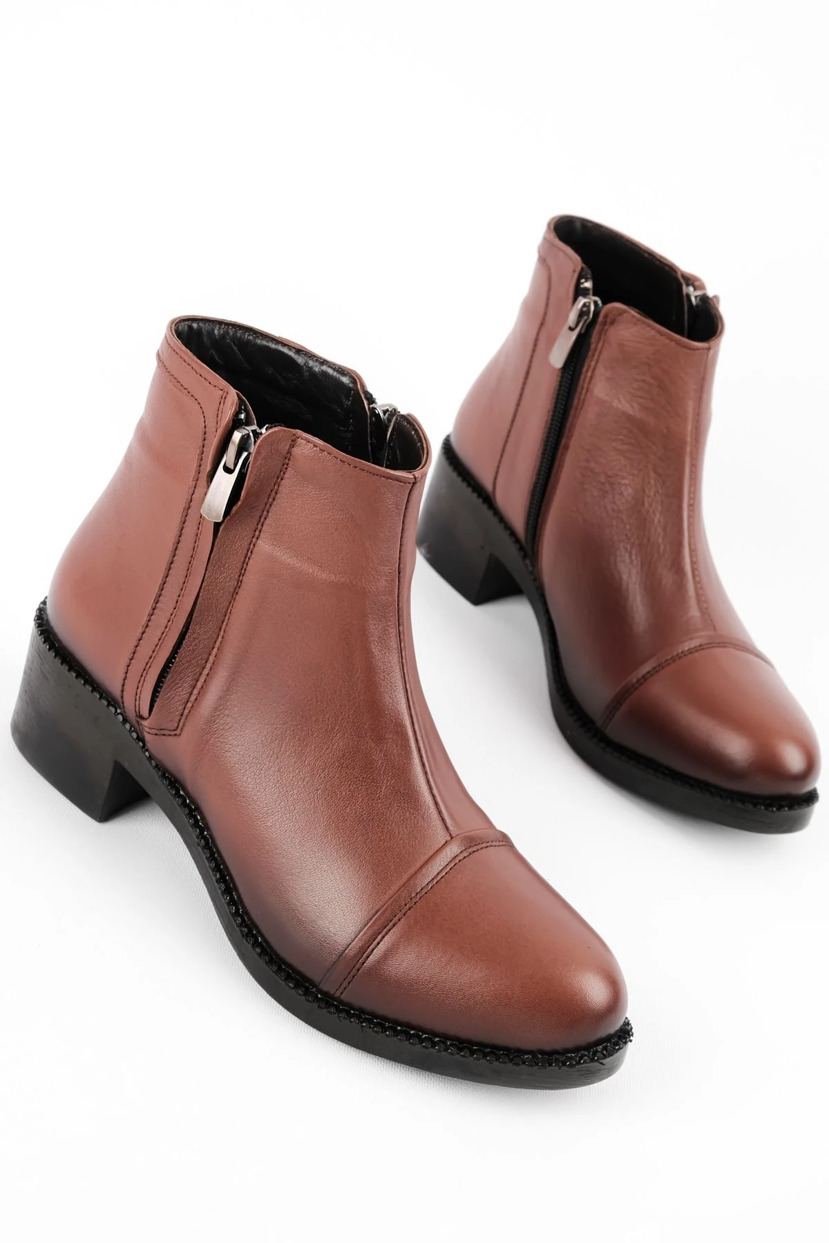 Kleos Kadın Hakiki Deri Çift Fermuarlı Ön Dikiş Detaylı Topuklu Bot B4107