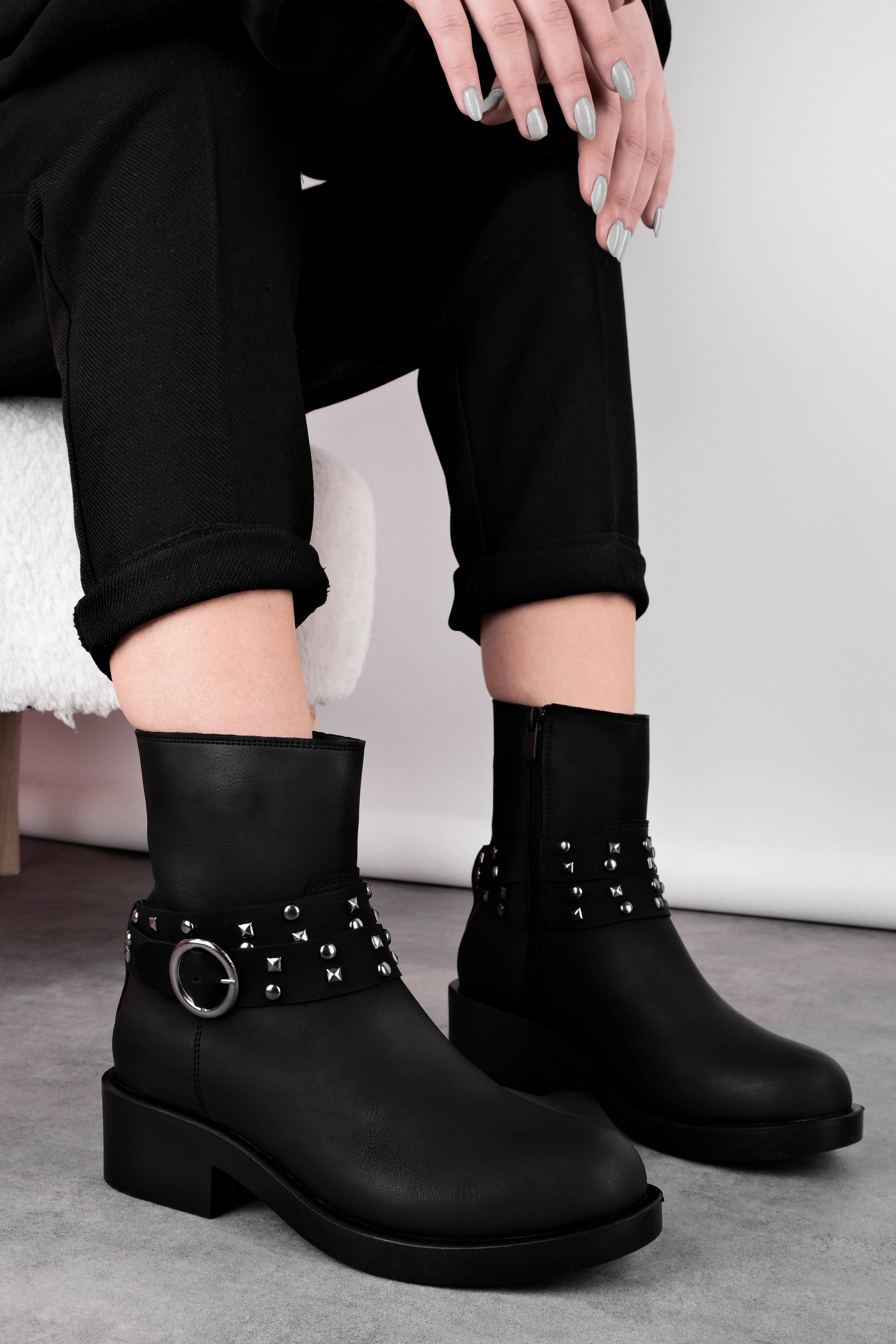 Literat Kadın Kemer Tokalı Zımba Detaylı Topuklu Bot 4299 - SİYAH