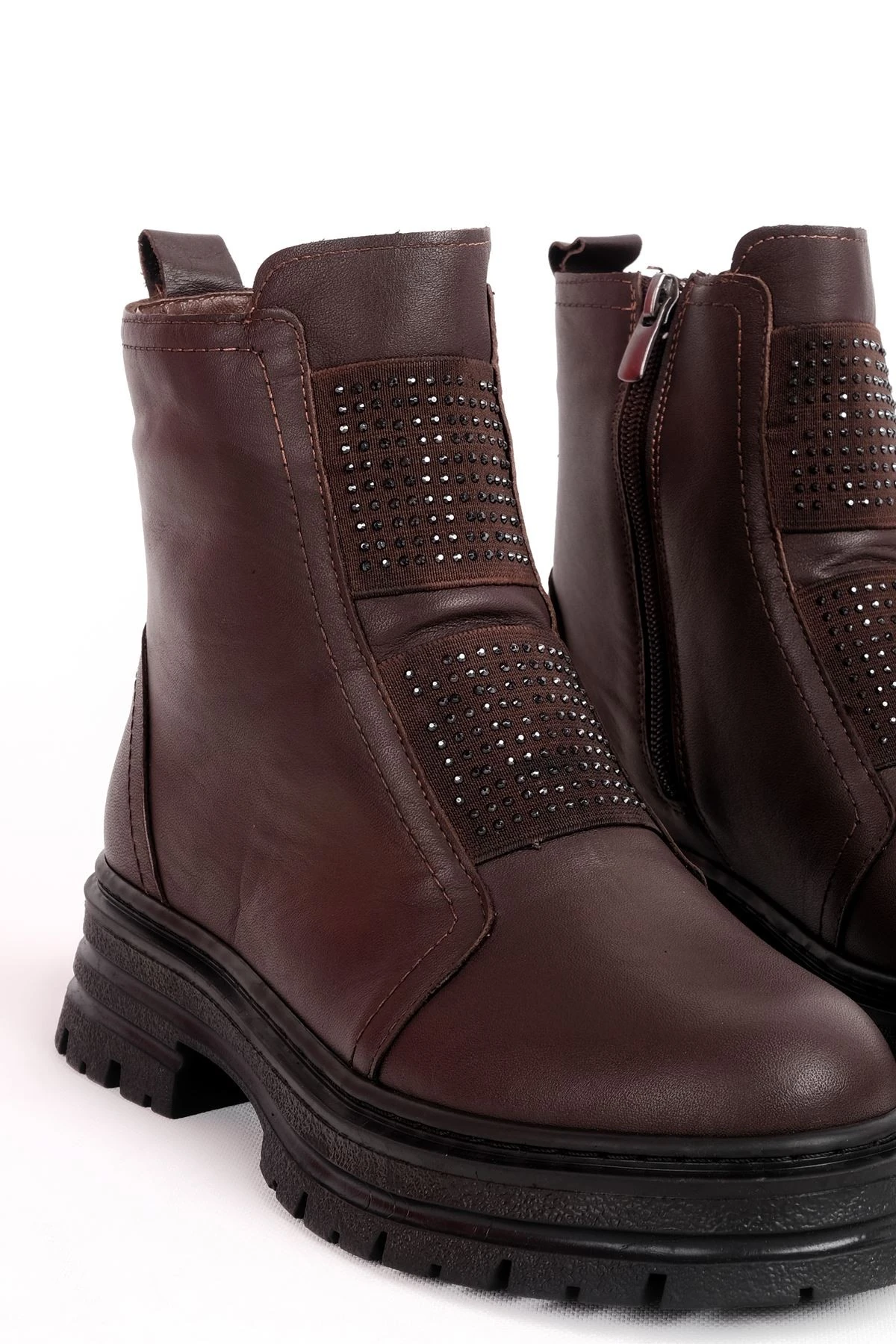 Jayla Kadın Hakiki Deri Taş Detaylı Lastikli Yandan Fermuarlı Bot b4149