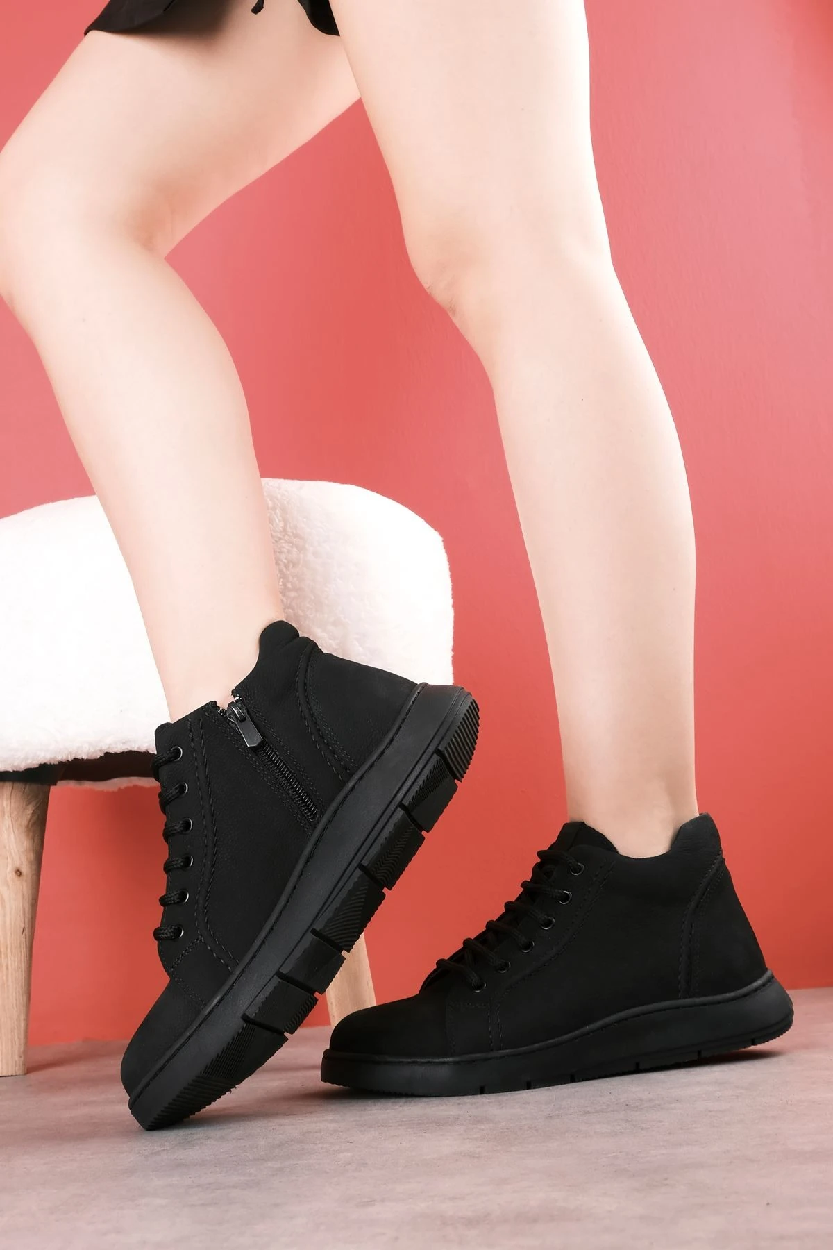 Breda Kadın Hakiki Deri Bağcıklı Fermuarlı Bilek Boy Bot