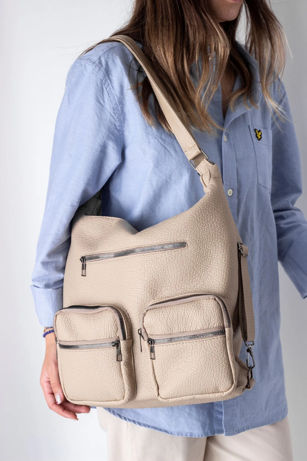 KADIN YUMUŞAK DERİ ÖNDEN FERMUARLI OMUZ ÇANTASI