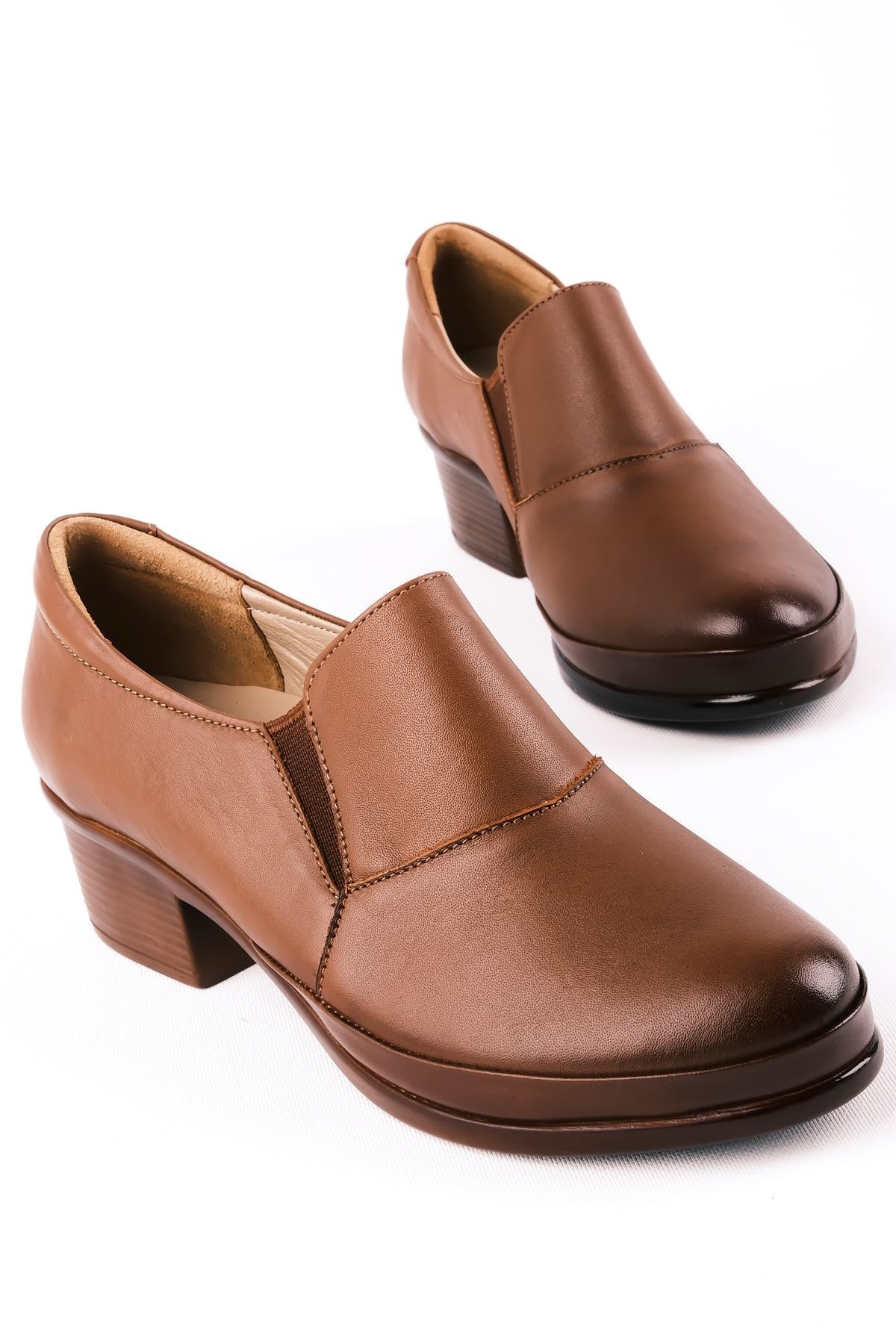 Farıca Kadın Hakiki Deri Yanlardan Lastik Detaylı Topuklu Ayakkabı
