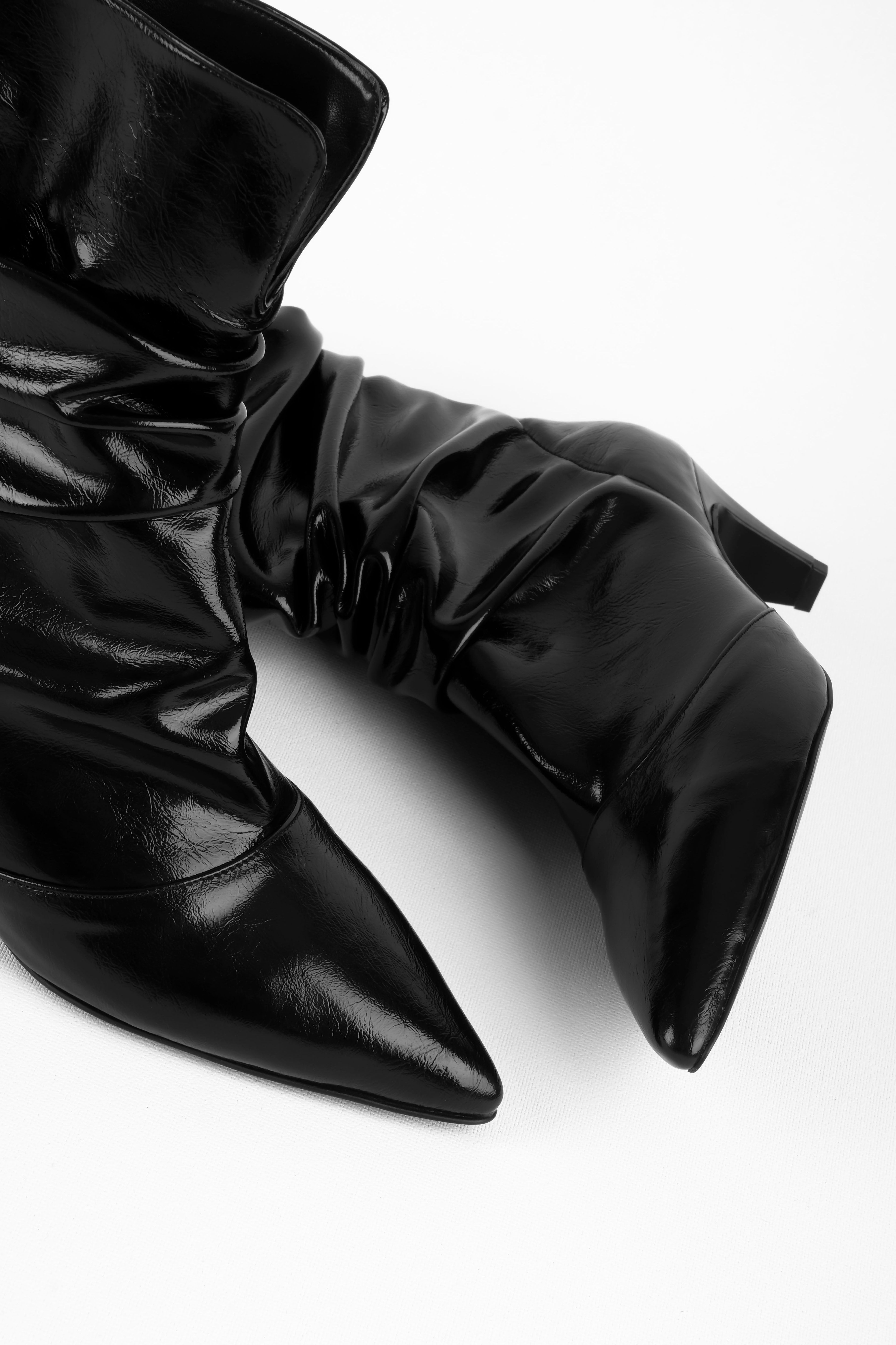 Astilbe Kadın Büzgü Detaylı Sivri Burun Yumurta Topuklu Bot (4240) - R.SİYAH