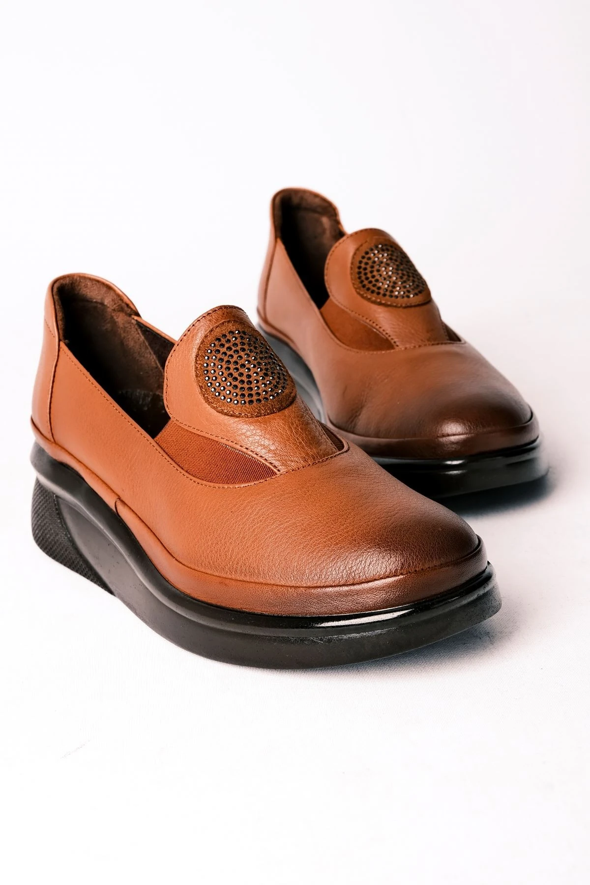 Walker Kadın Hakiki Deri Önünde Taş Detaylı Günlük Ayakkabı