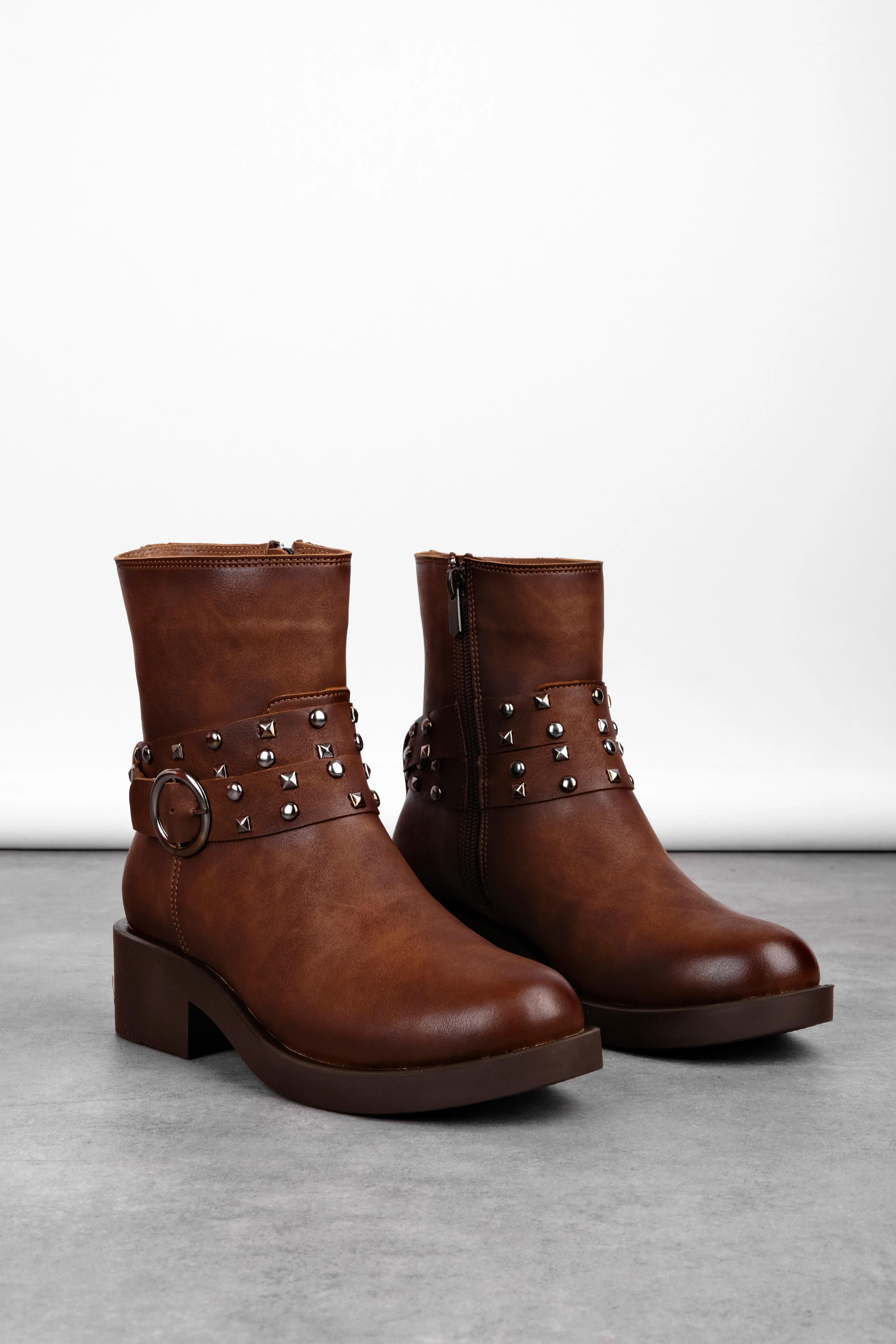 Literat Kadın Kemer Tokalı Zımba Detaylı Topuklu Bot 4299 - Taba