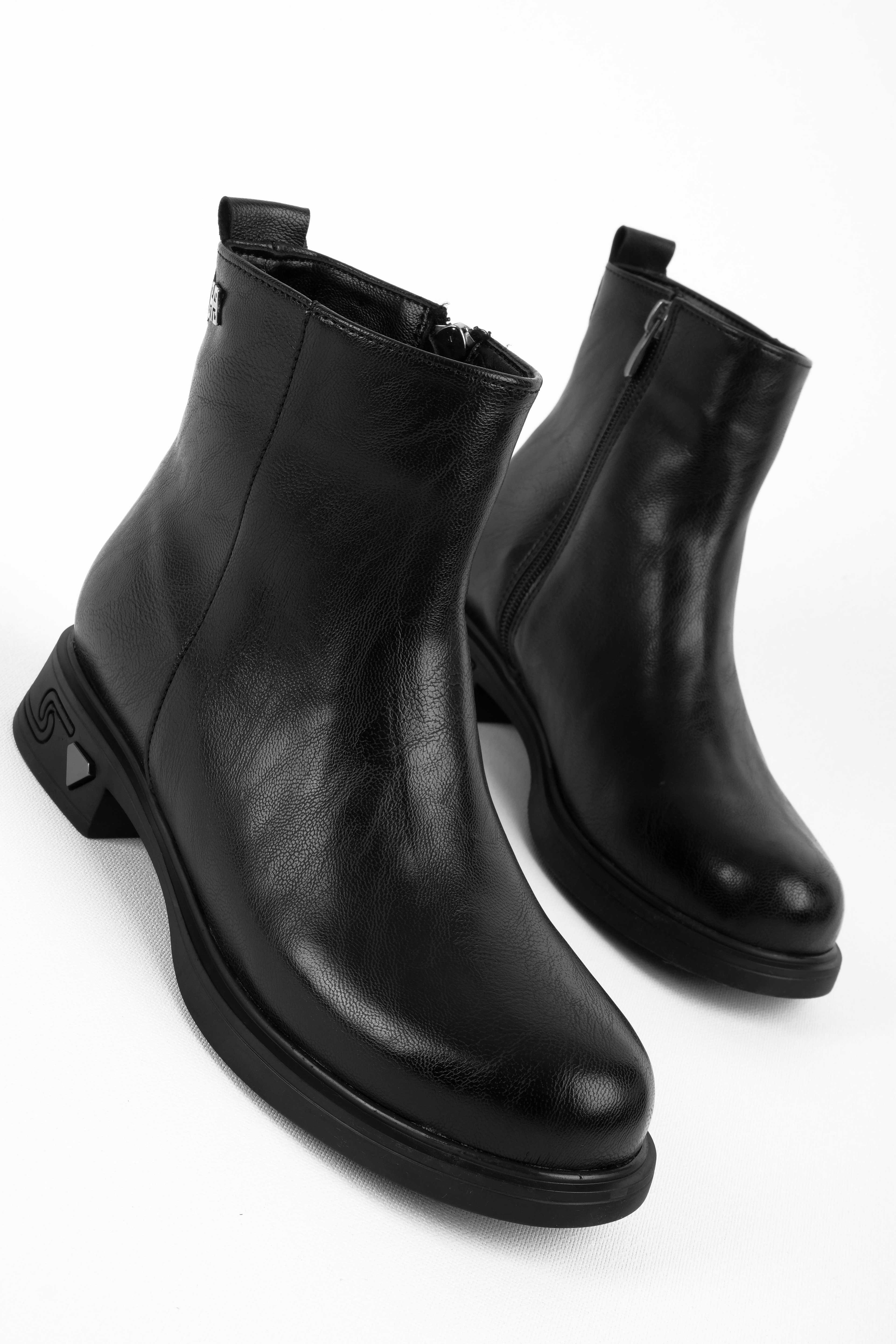 Kinoa Kadın Dikiş Detaylı Fermuarlı Desenli Topuk Detaylı Bot b4208 - SİYAH