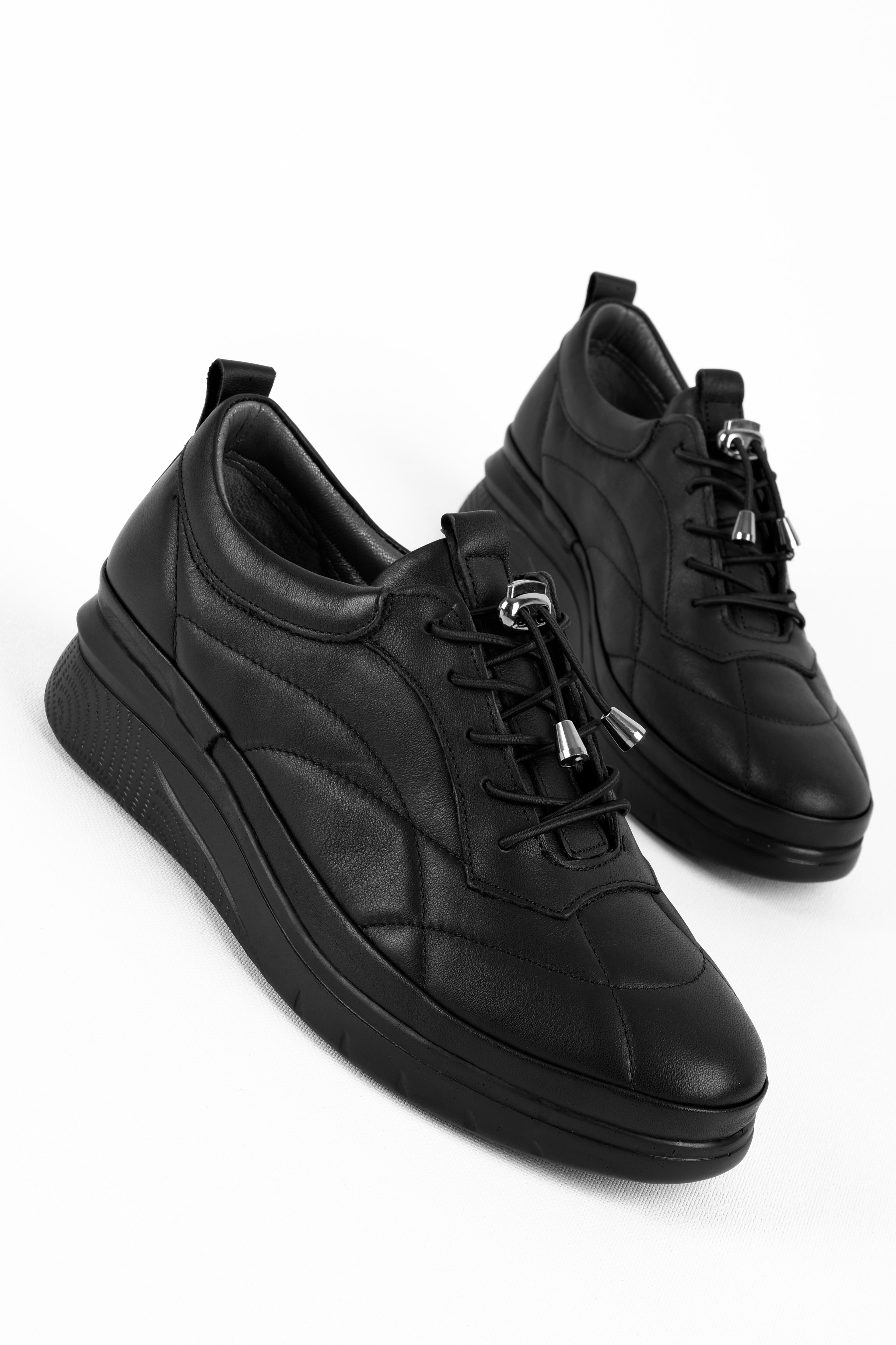 Perlas Kadın Hakiki Deri Dikiş Detaylı Lastik Bağcıklı Günlük Ayakkabı 4272 - SİYAH