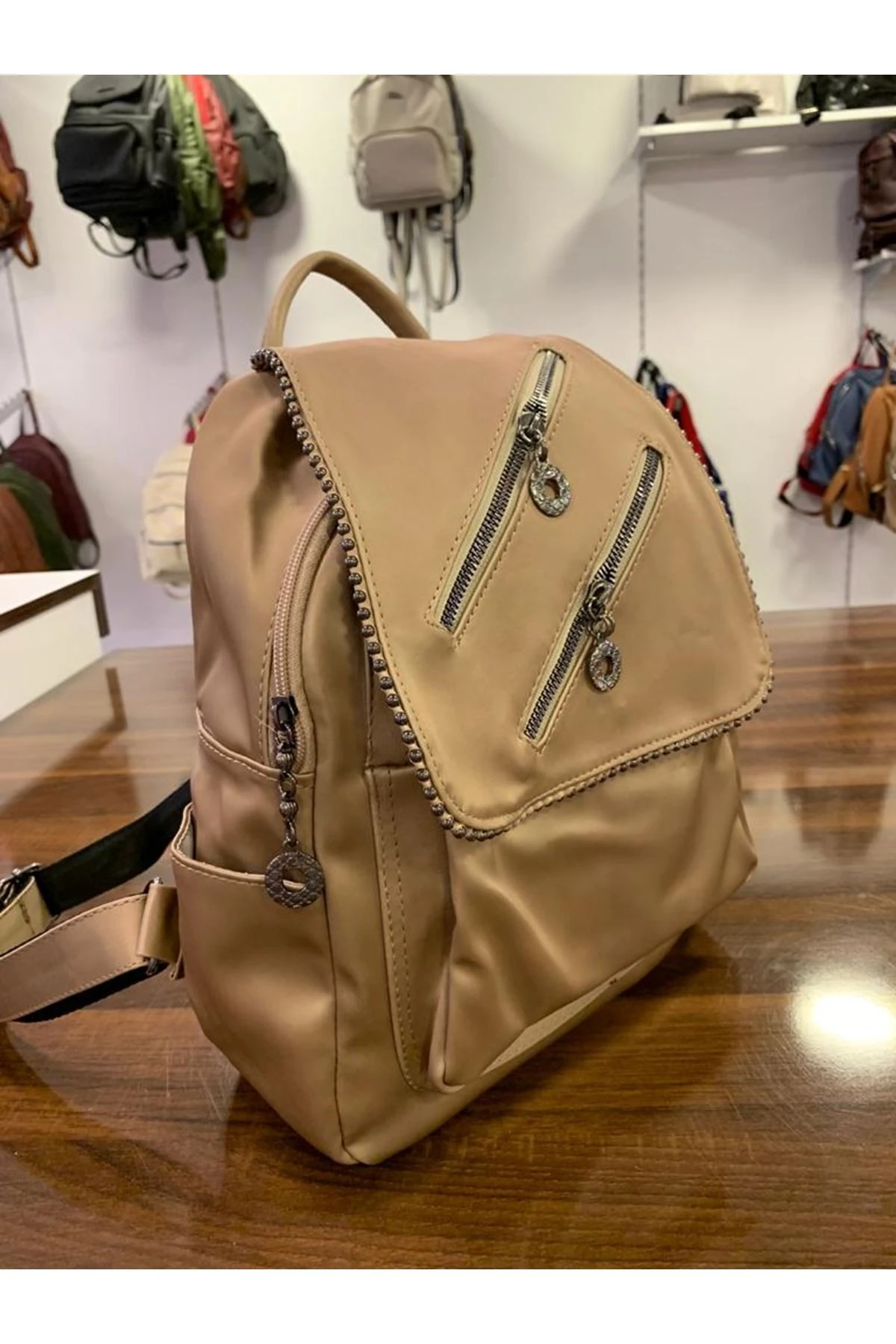 FERMUAR DETAYLI BAYAN SIRT ÇANTASI