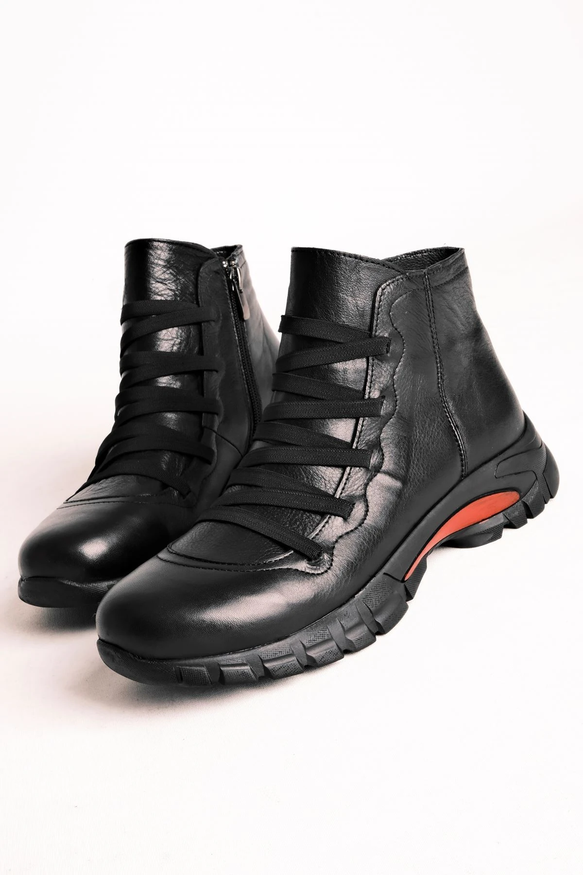 Ella Kadın Hakiki Deri Ön Kısmı Lastik Bağcık Detaylı Fermuarlı Bot B2859