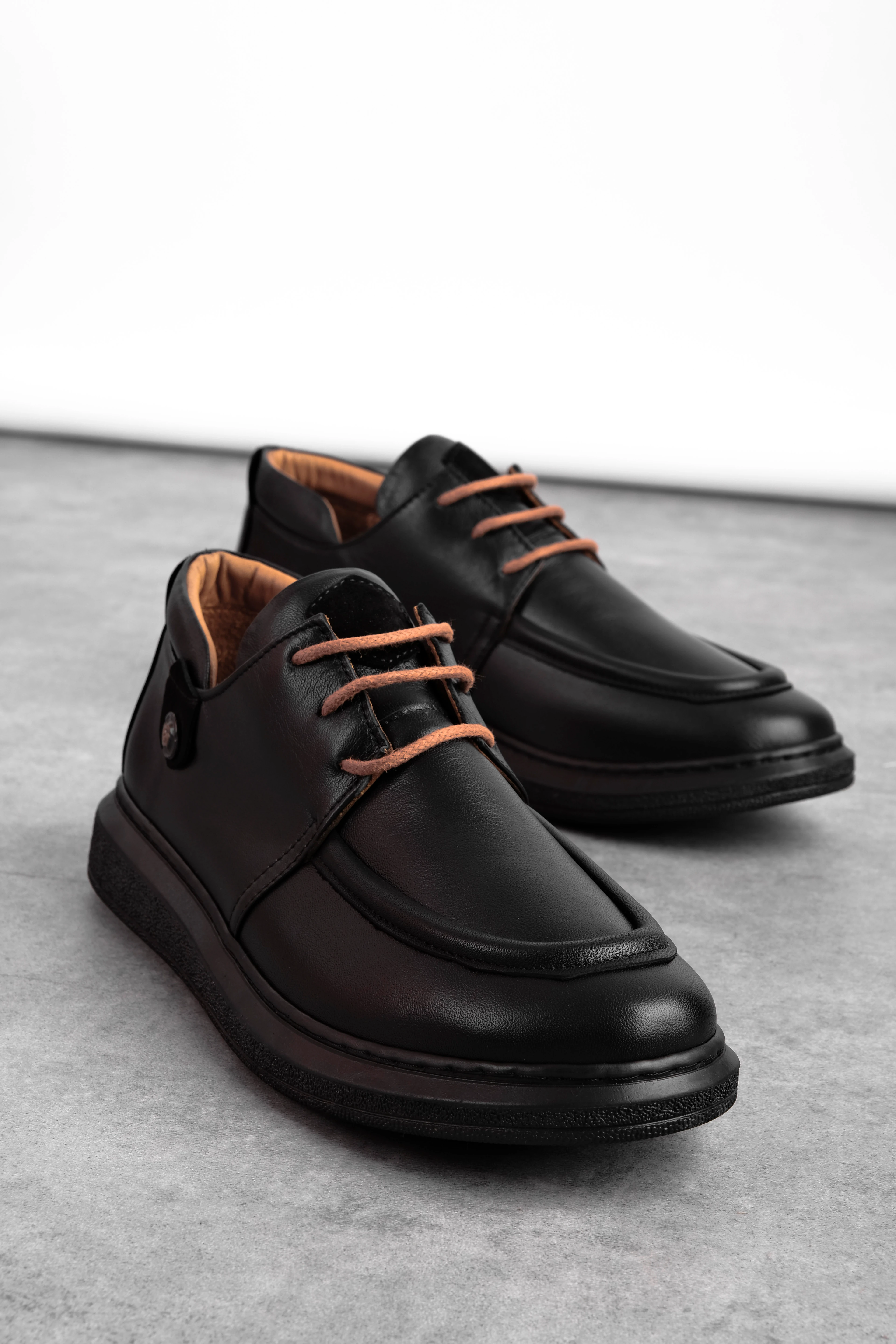 Erin KAdın Hakiki Deri Yanından Yuvarlak Metal Detaylı Casual Ayakkabı - SİYAH