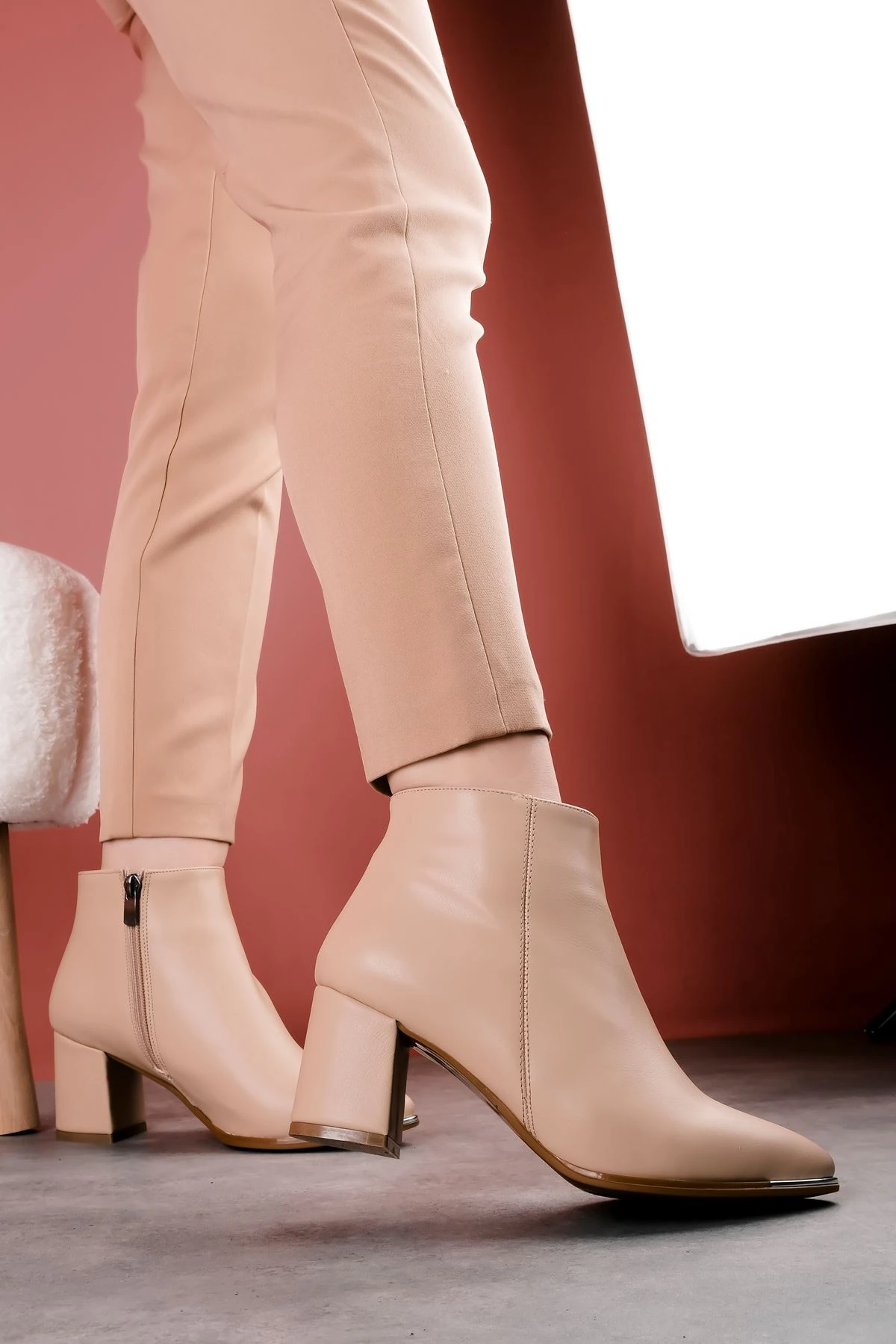 Evan Kadın Sivri Burun Önü Metay Detaylı Topuklu Bot