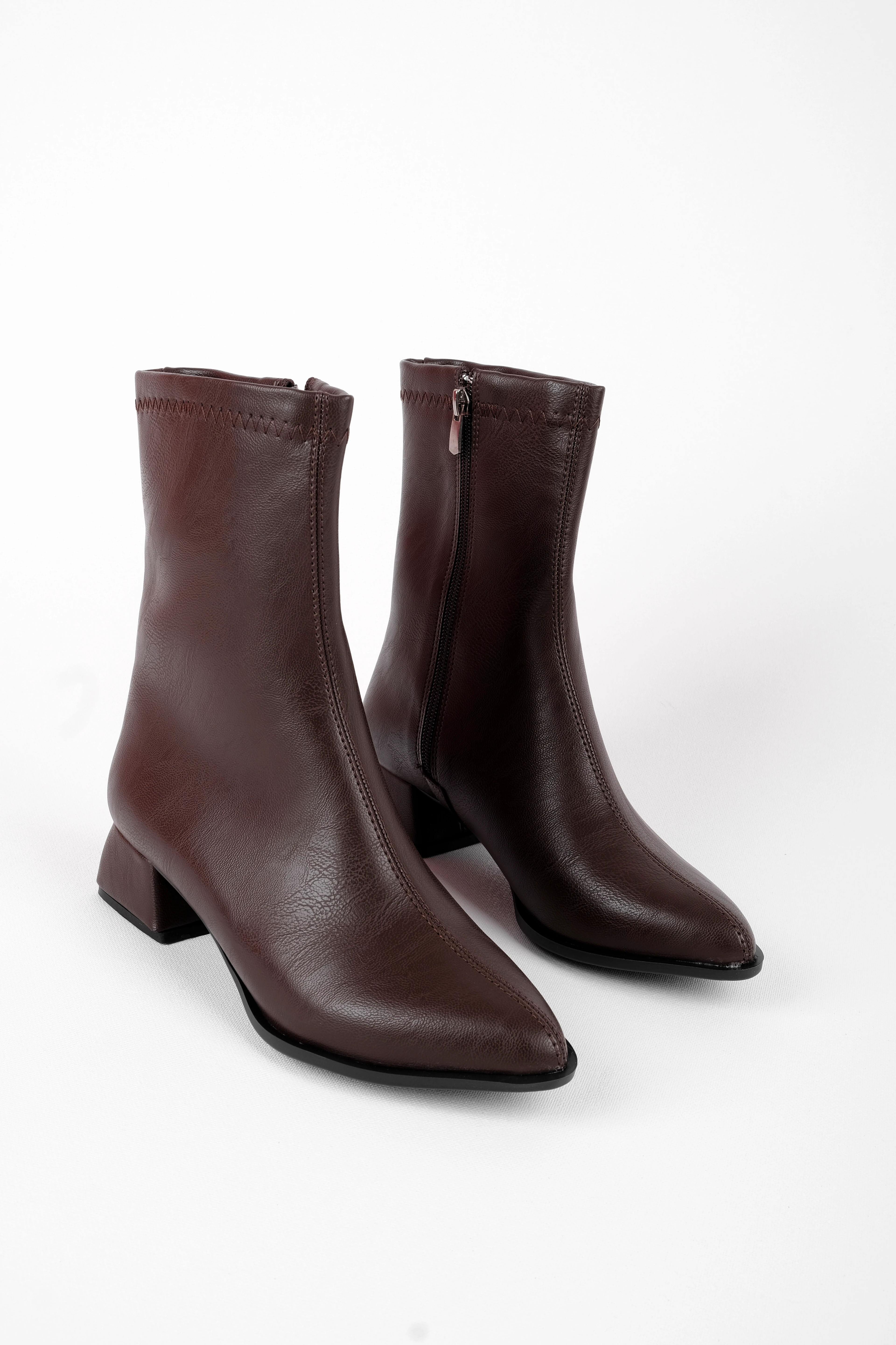 Kaliks KAdın Önünden Dikiş Detaylı Sivri Burun Topuklu Bot (4228)