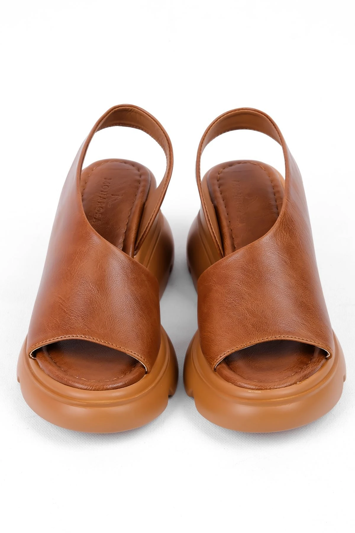 Madia Kadın Yüksek Taban Karnıyarık Detaylı Sandalet