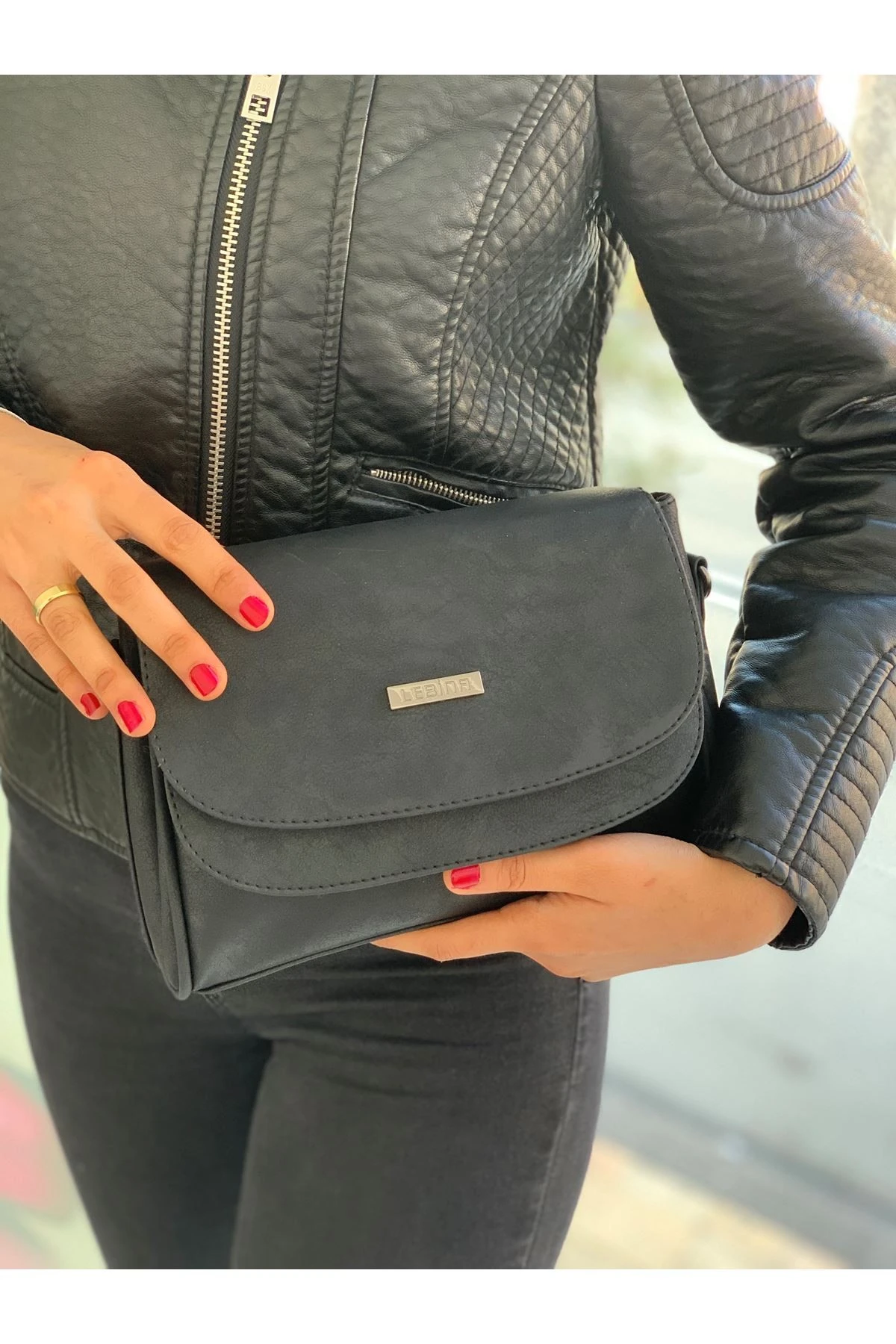 ÇOK GÖZLÜ LEBİNA YAZILI BAYAN ÇAPRAZ ÇANTA