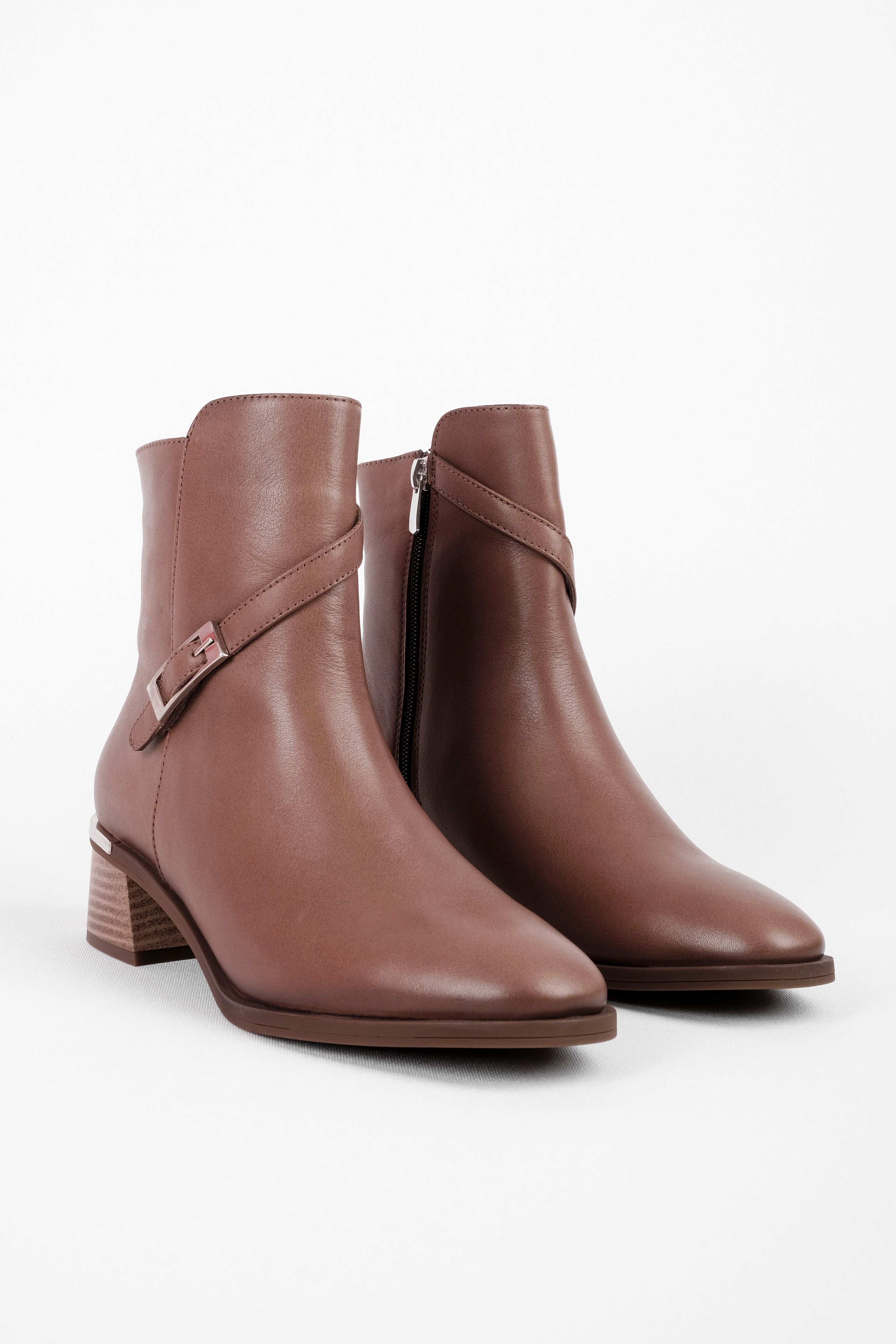 Jayla Kadın Hakiki Deri Topuğu Metal Detaylı Topuklu Bot