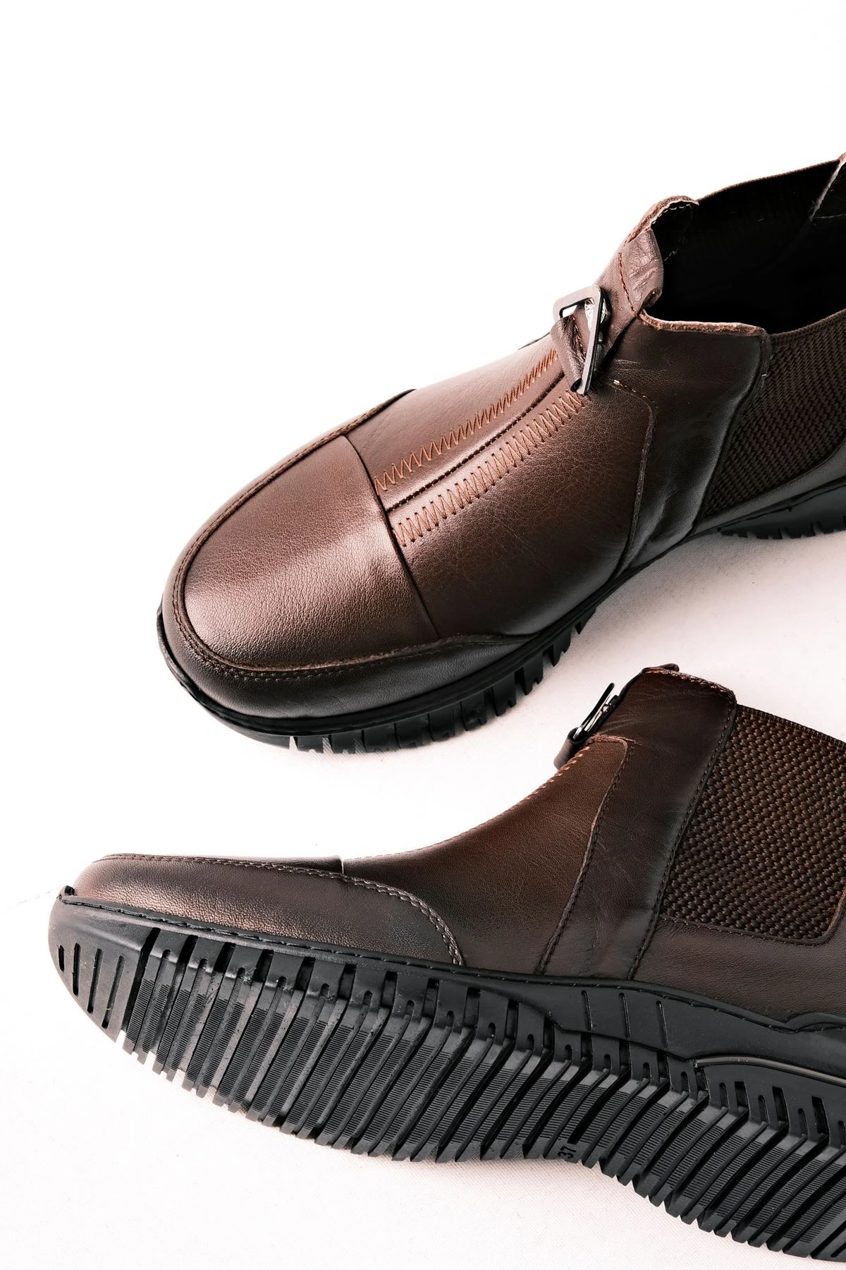 Amatsu Kadın HAkiki Deri Üçgen Metal Detaylı Bilek Boy Bot