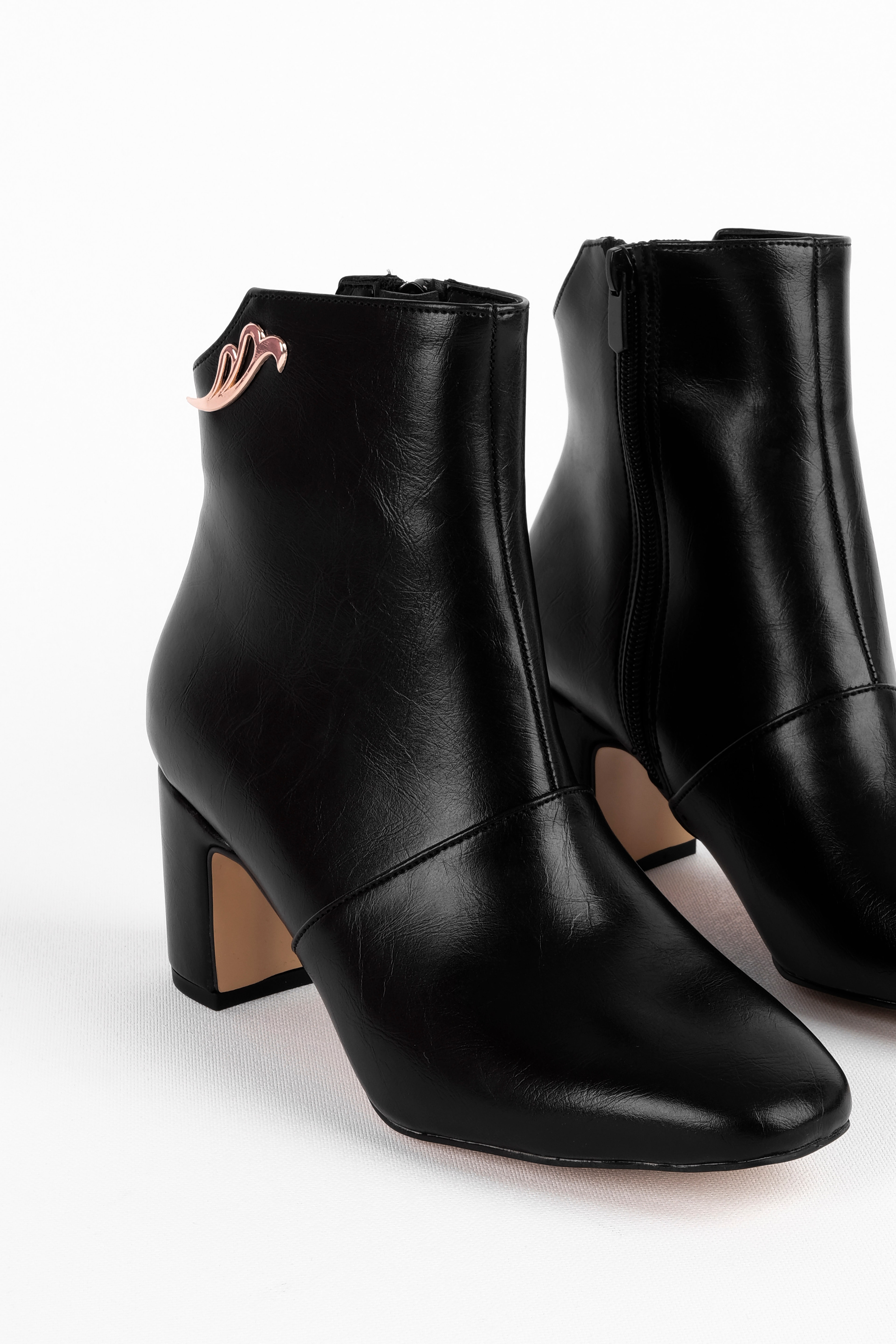 Majority Kadın Küt Burunlu Gold Toka Detaylı Topuklu Bot 4253 - SİYAH