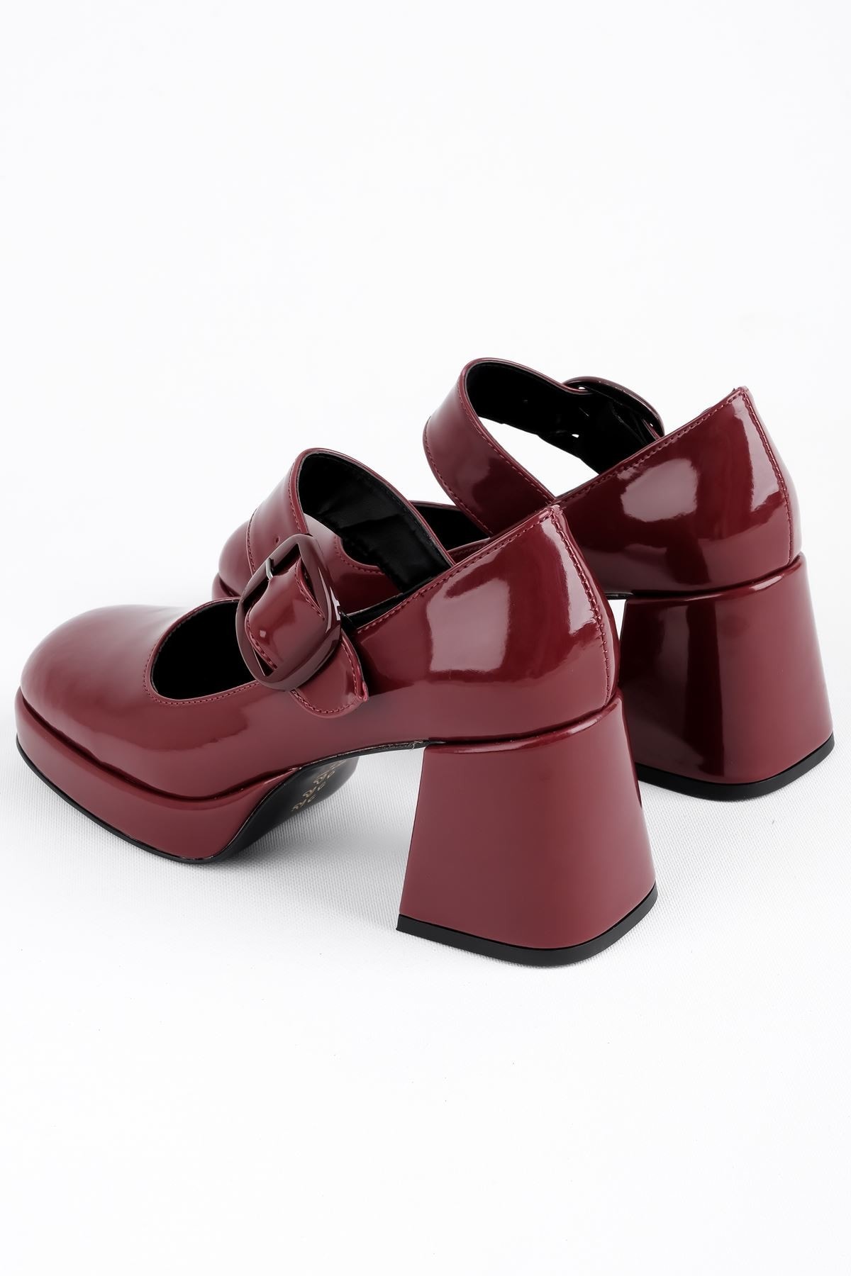 Narvos Kadın Tek Bant Detaylı Yüksek Taban Kalın Topuklu Ayakkabı