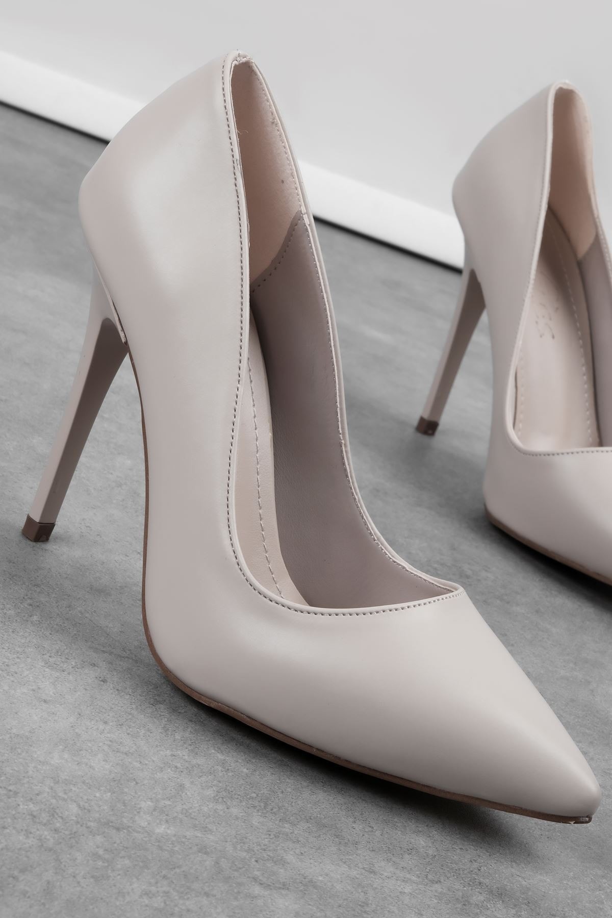 Feles Kadın Sivri Burunlu İnce Topuklu Stiletto Ayakkabı