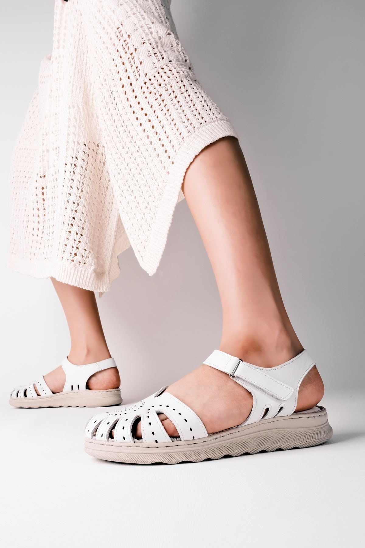 Cesar Önü Kapalı Kadın Hakiki Deri Sandalet