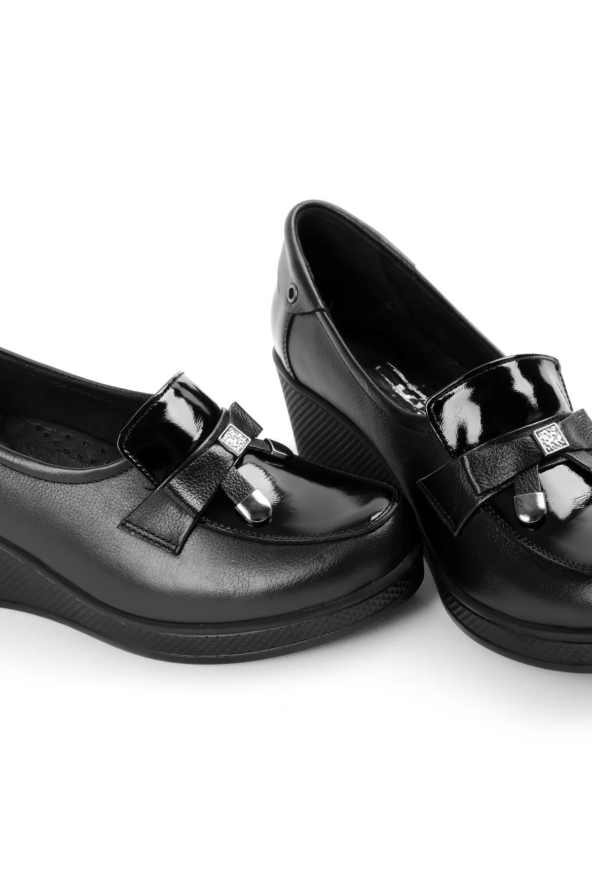 Puffi Kadın Hakiki Deri Kurdela Detaylı Dolgu Topuklu Ayakkabı