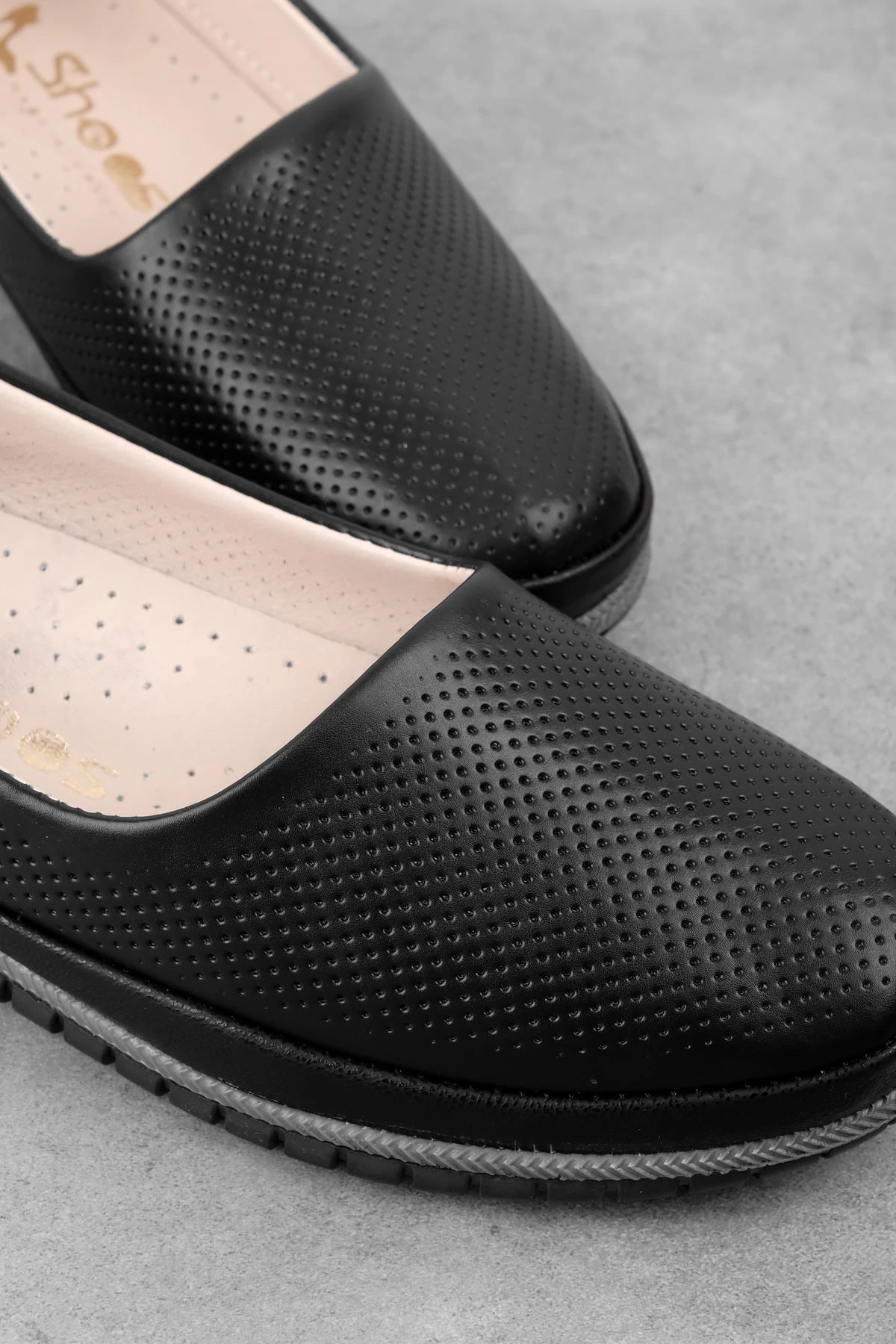 Poaut Kadın Delik Detaylı Babet Ayakkabı - siyah