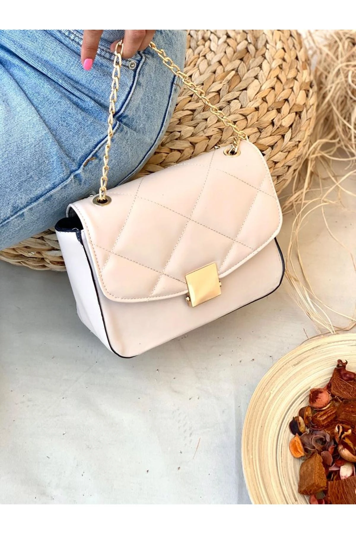 kapitone desen capraz çanta